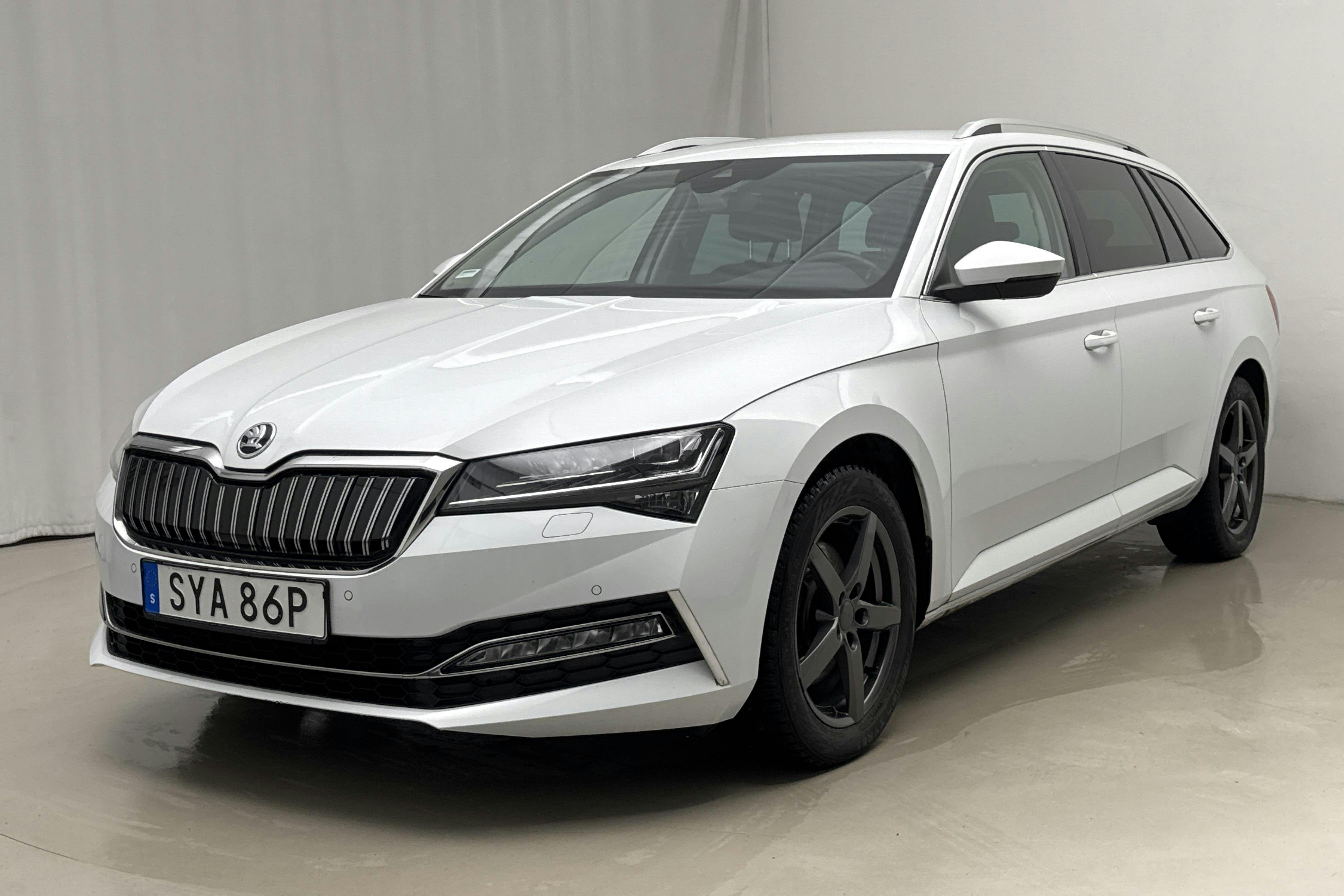 Presentation photo 1 of 24: Skoda Superb 1.4 TSI PHEV Kombi (218hk) - 79 690 km - Automatic - white - 2022