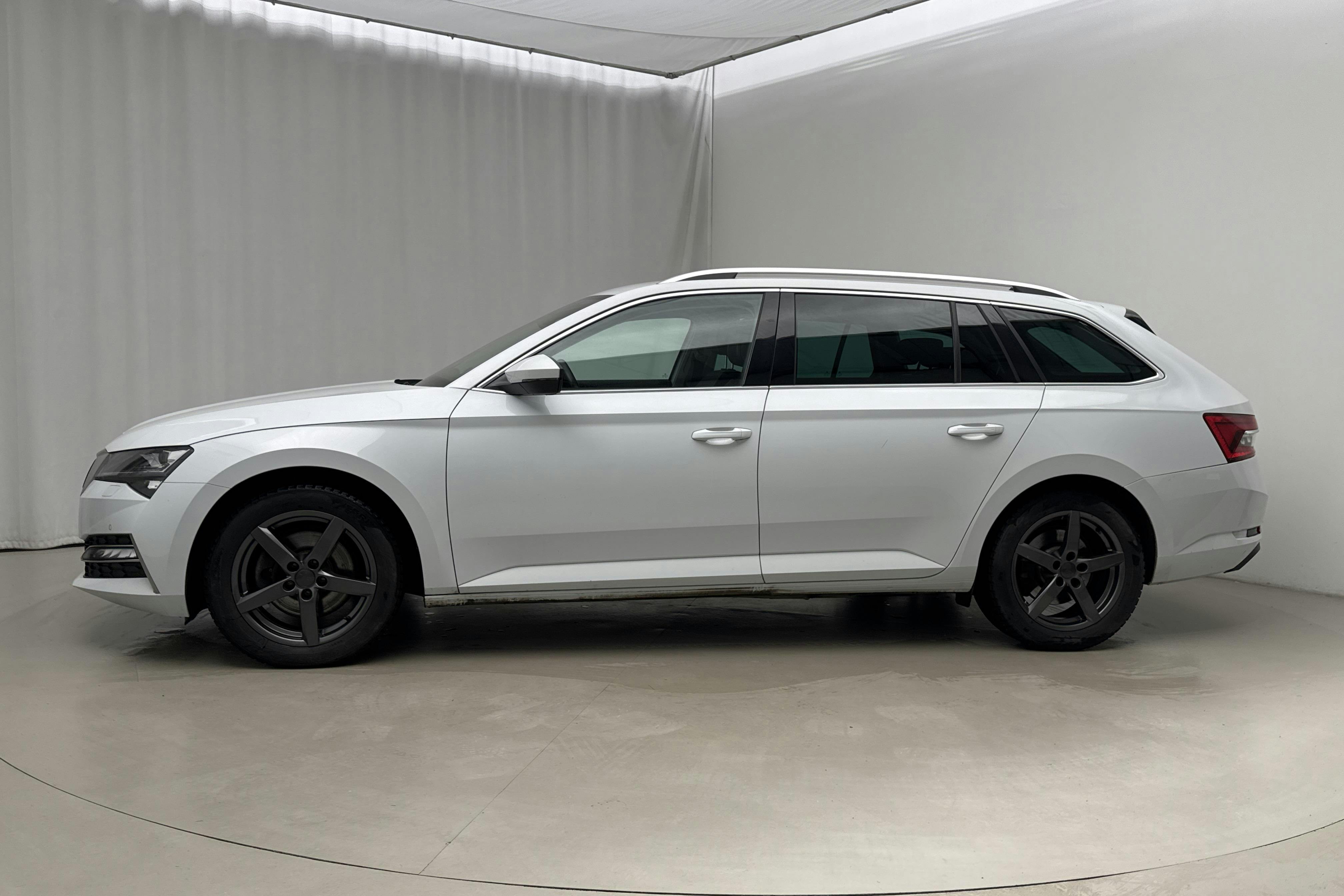 Presentation photo 2 of 24: Skoda Superb 1.4 TSI PHEV Kombi (218hk) - 79 690 km - Automatic - white - 2022