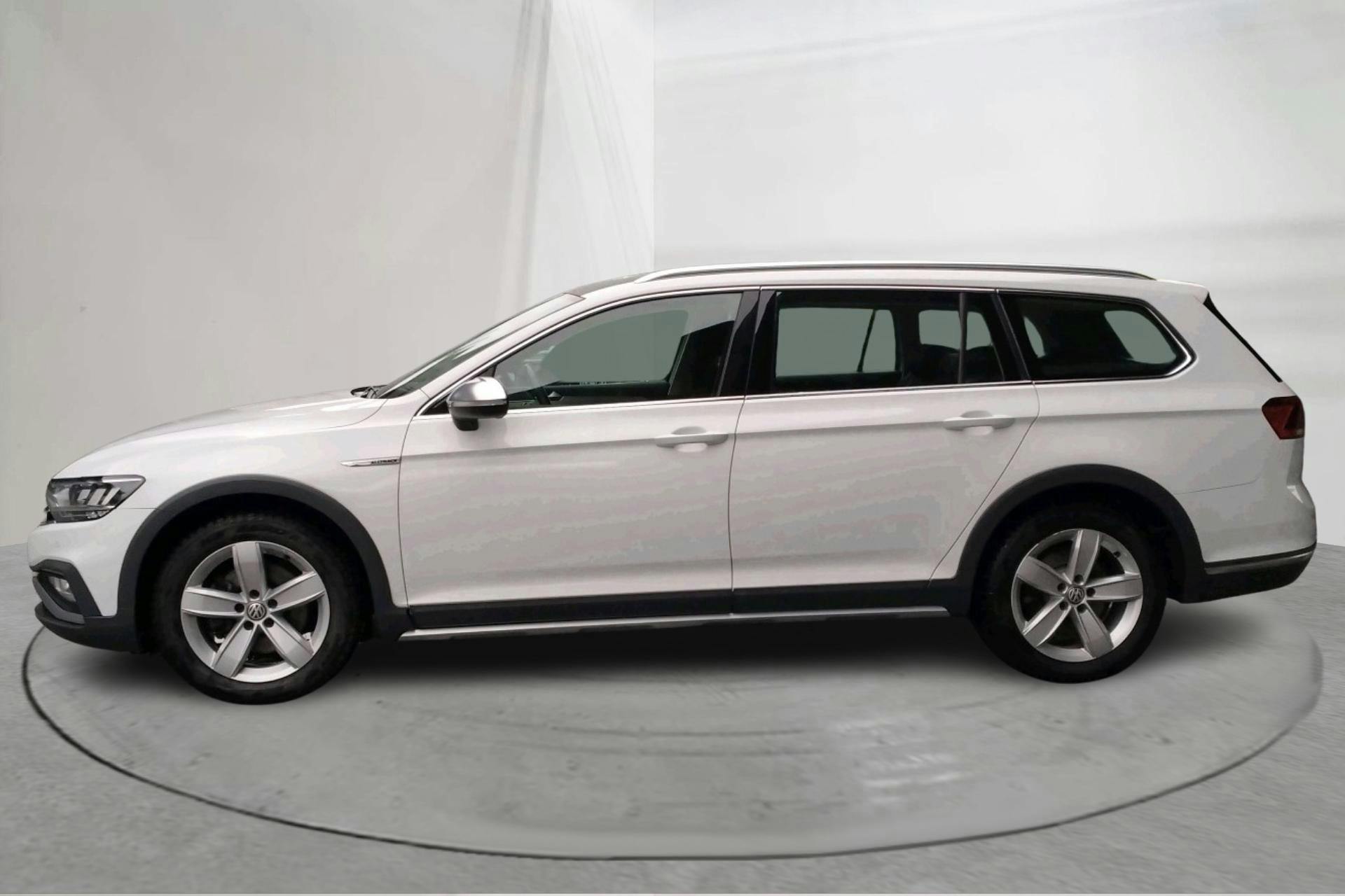 Presentationsfoto 2 av 16: VW Passat Alltrack 2.0 TDI 4MOTION (190hk) - 17 993 mil - Automat - vit - 2020