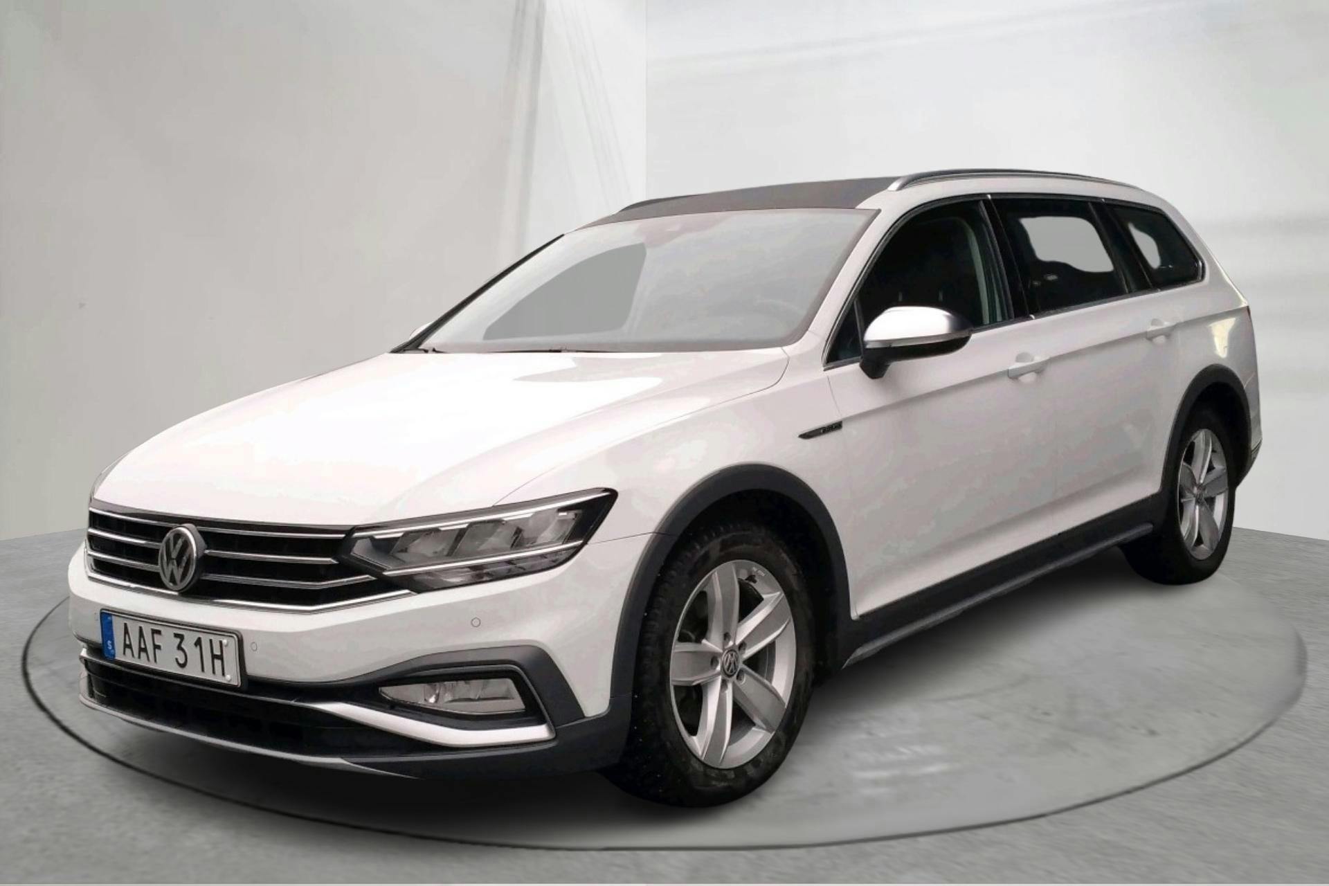 Presentationsfoto 1 av 16: VW Passat Alltrack 2.0 TDI 4MOTION (190hk) - 17 993 mil - Automat - vit - 2020