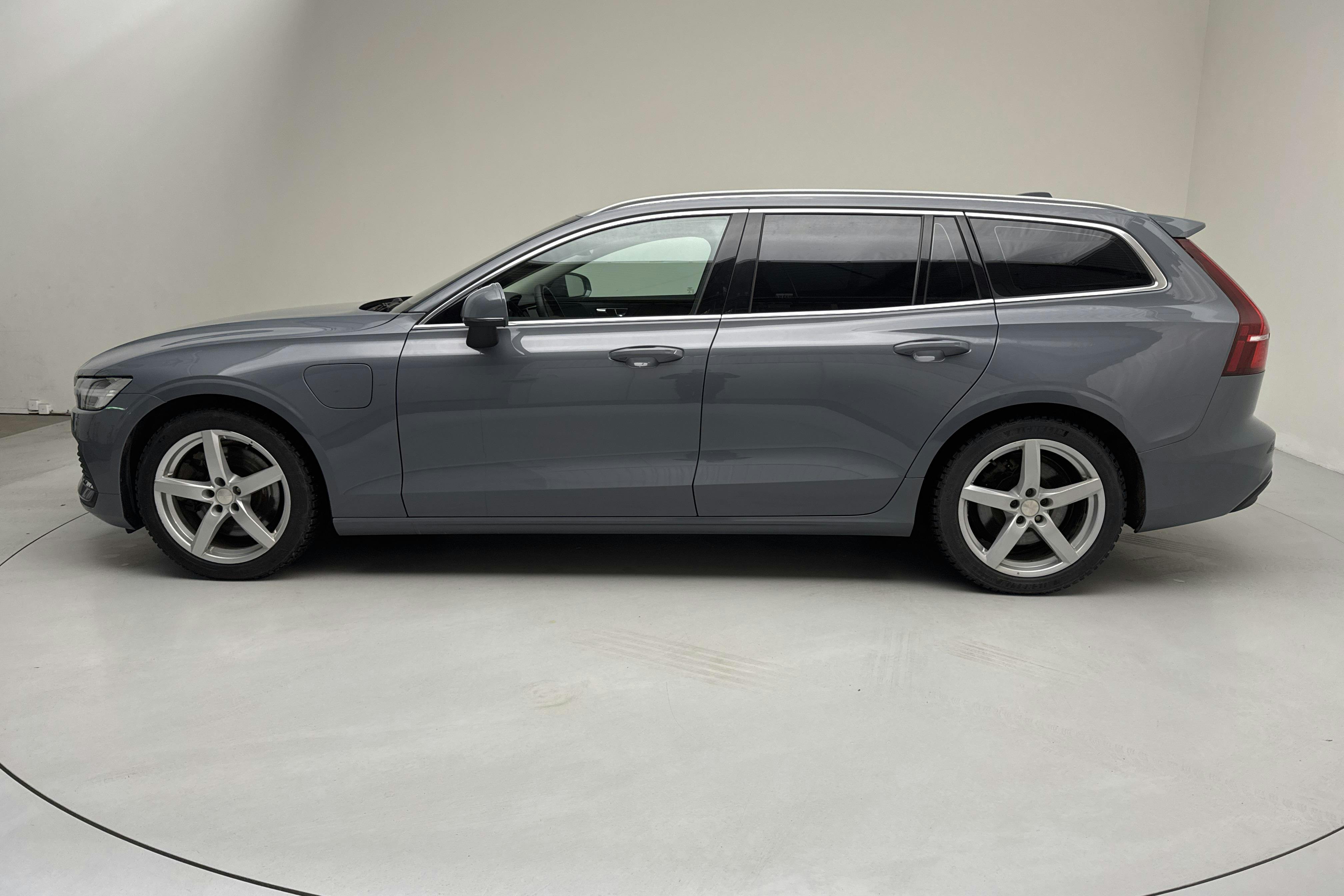 Presentationsfoto 2 av 18: Volvo V60 T6 AWD Recharge (350hk) - 10 298 mil - Automat - grå - 2023