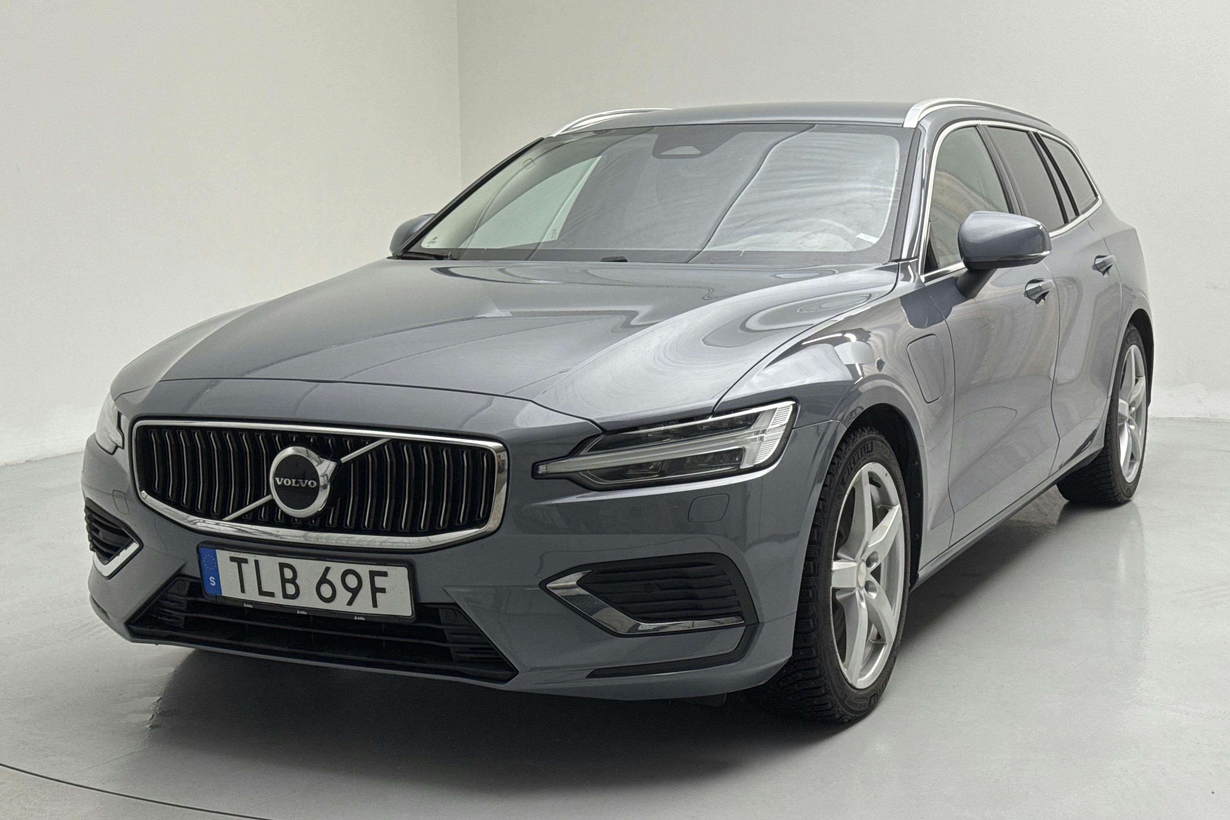 Presentationsfoto 1 av 18: Volvo V60 T6 AWD Recharge (350hk) - 10 298 mil - Automat - grå - 2023