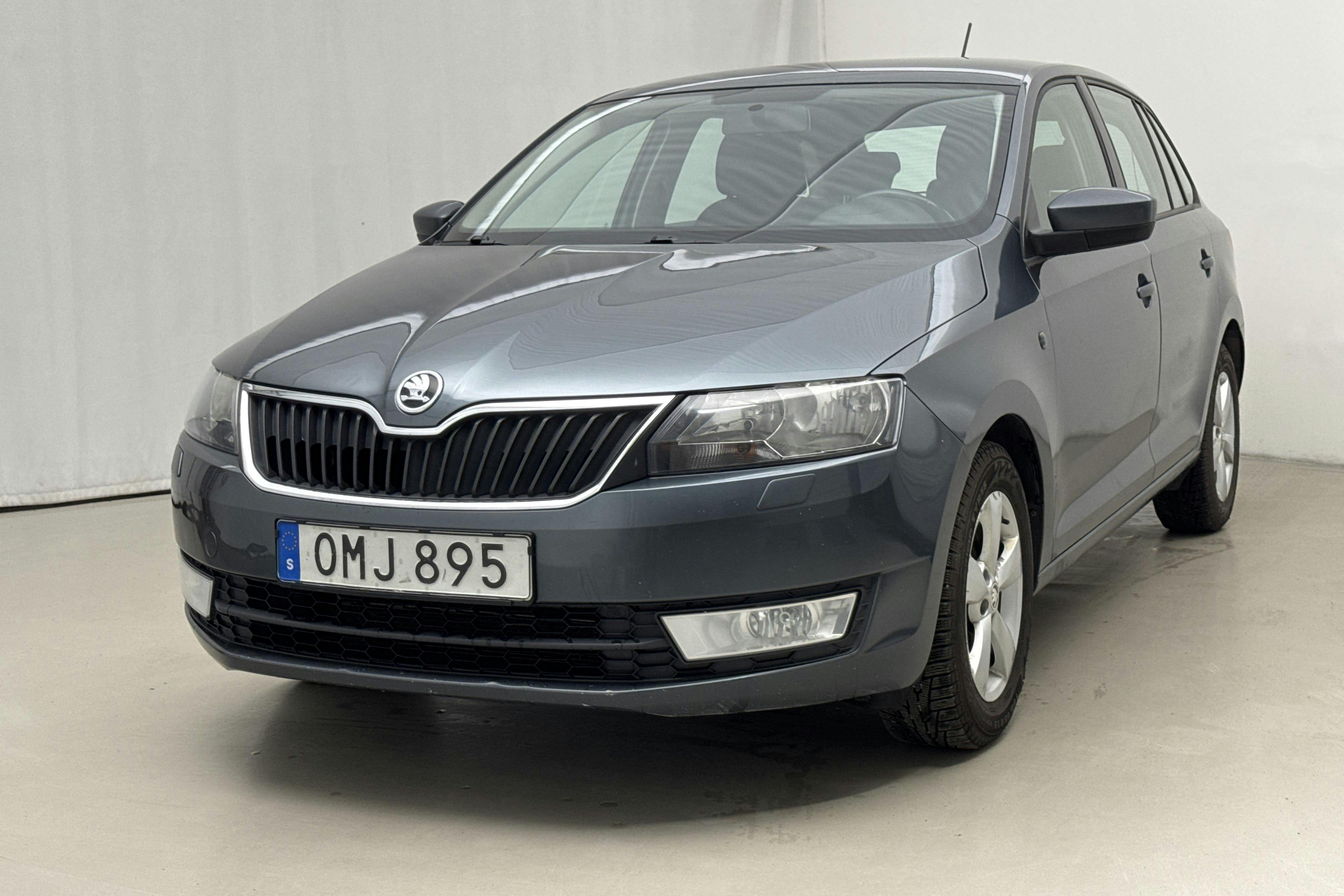 Esitlusfoto 1 aadressil 16: Skoda Rapid 1.2 TSI Kombi (105hk) - 188 280 km - Käsitsi - hall - 2015