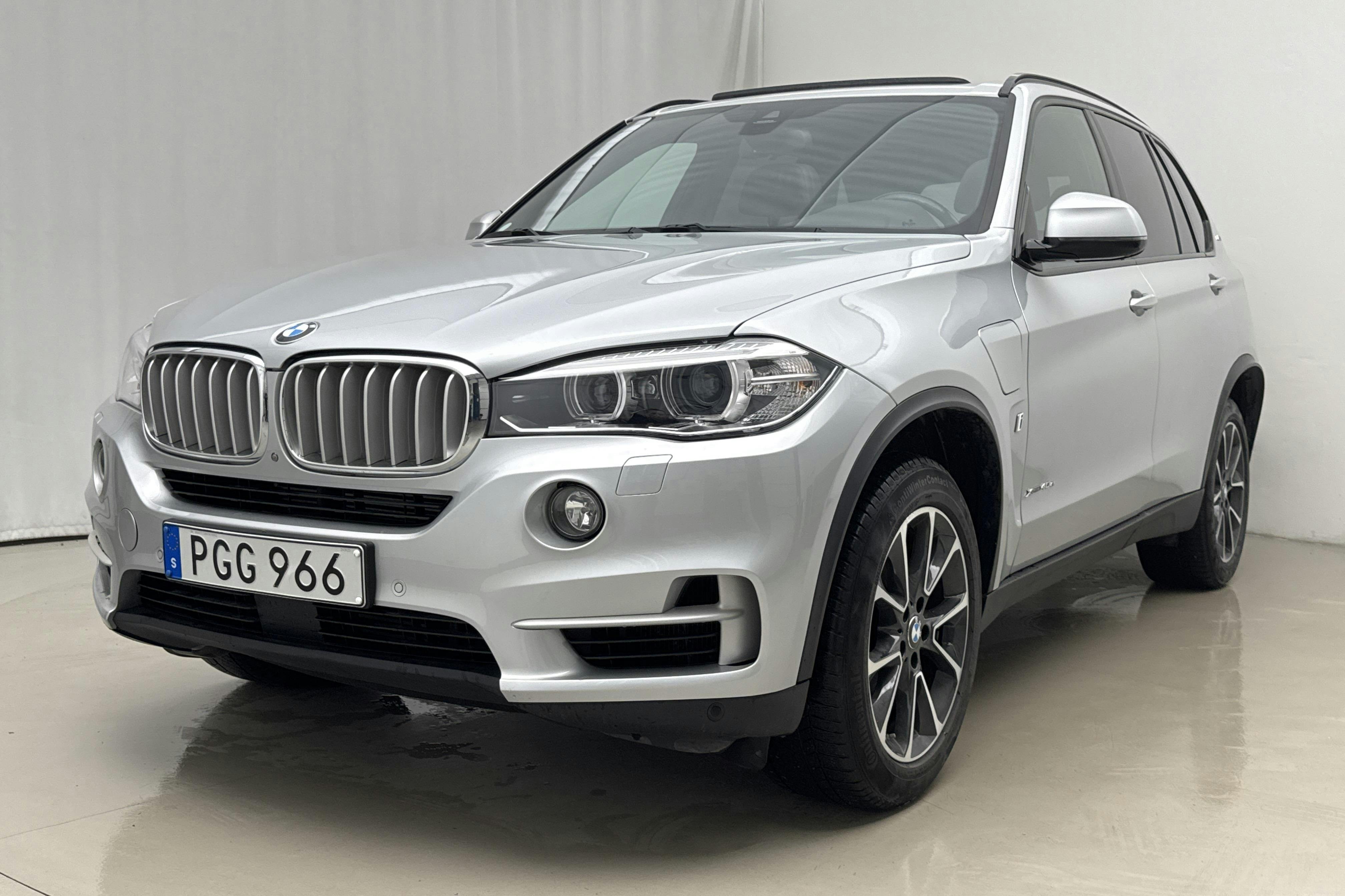 Presentation photo 1 of 24: BMW X5 xDrive40e, F15 (313hk) - 113 370 km - Automatic - silver - 2017