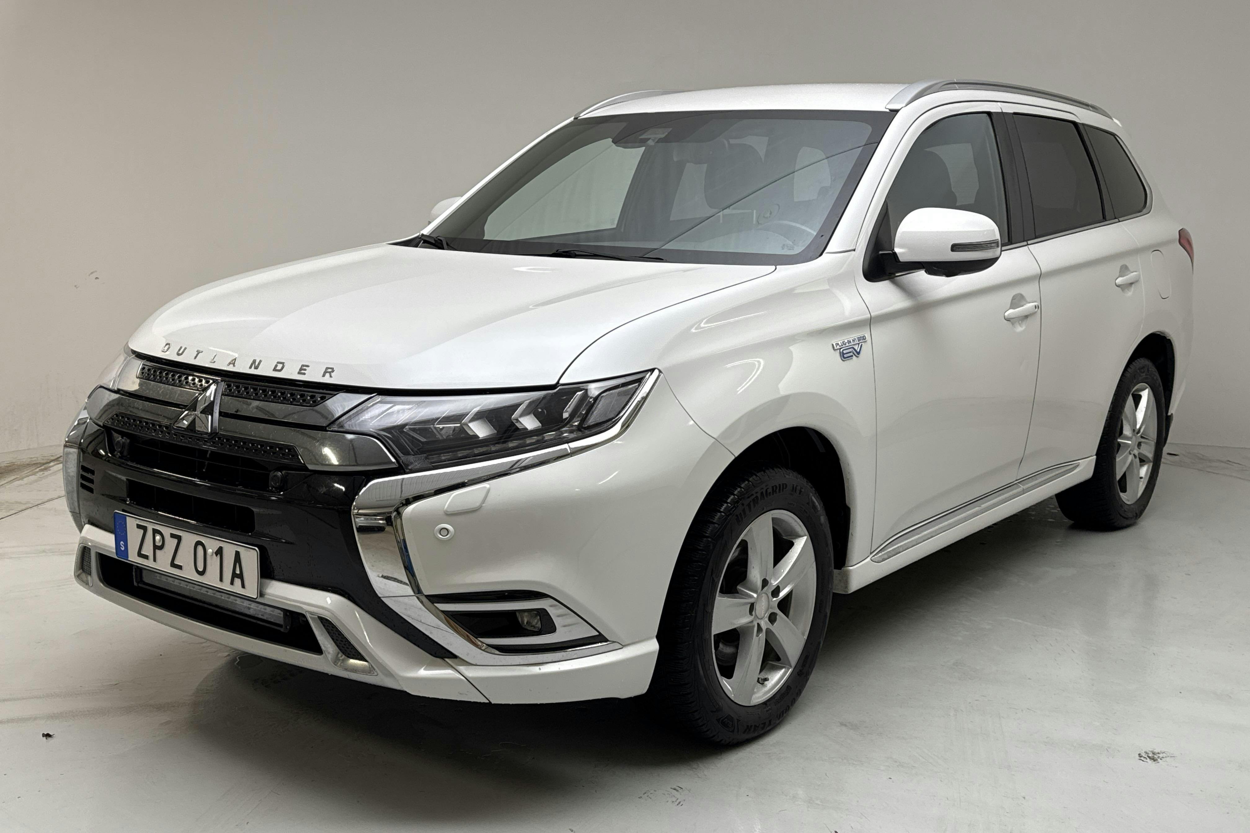 Mitsubishi Outlander 2.4 Plug-in Hybrid 4WD (136hk) - 10 866 mil - Automat - vit - 2020