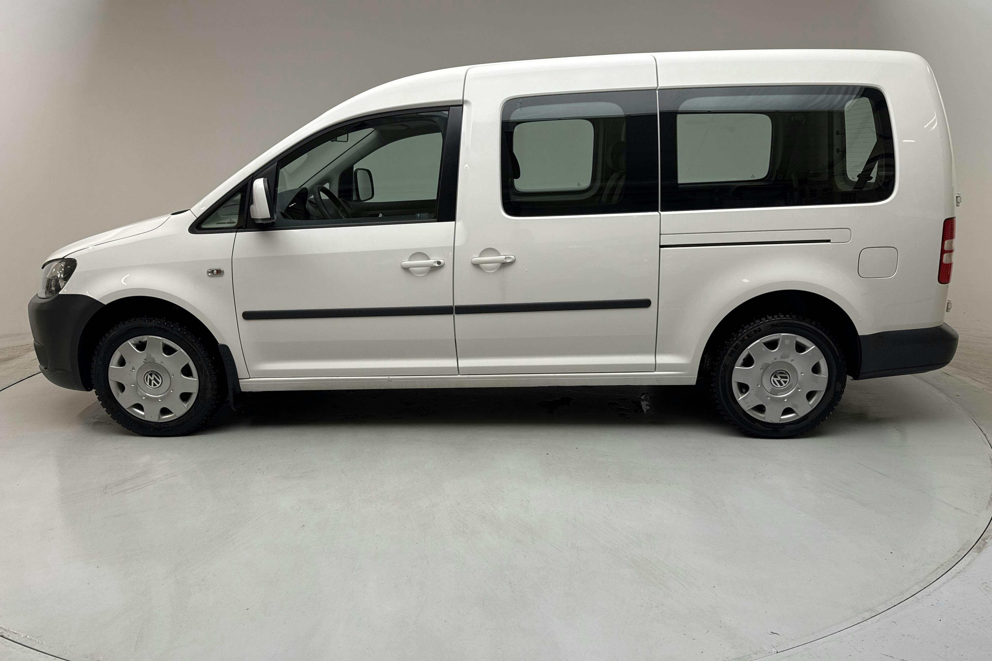 Esitlusfoto 2 aadressil 12: VW Caddy Maxi Life 1.6 TDI (102hk) - 207 450 km - Automaatne - valge - 2011