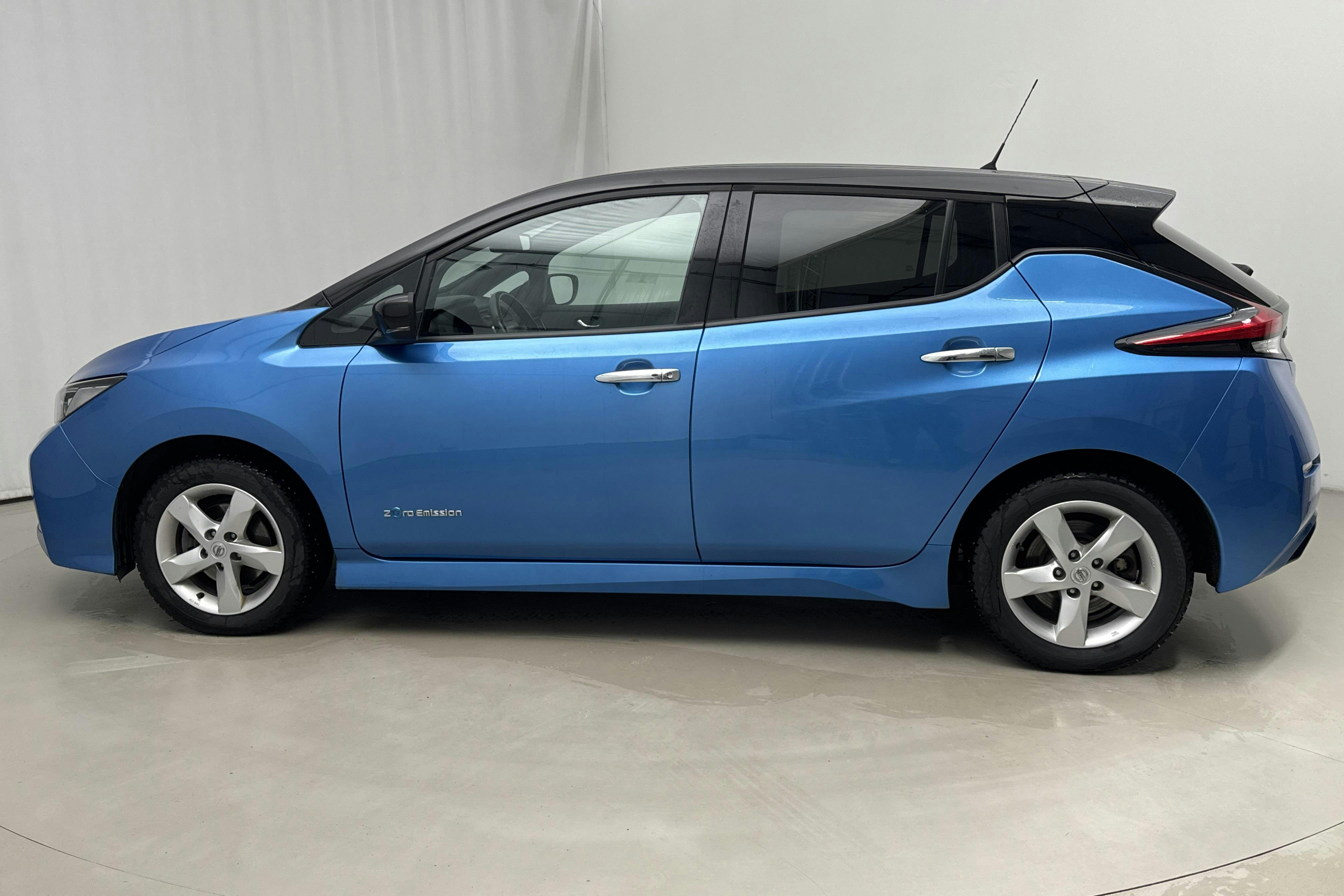 Presentationsfoto 2 av 19: Nissan LEAF 5dr 39kWh (150hk) - 8 671 mil - Automat - blå - 2020