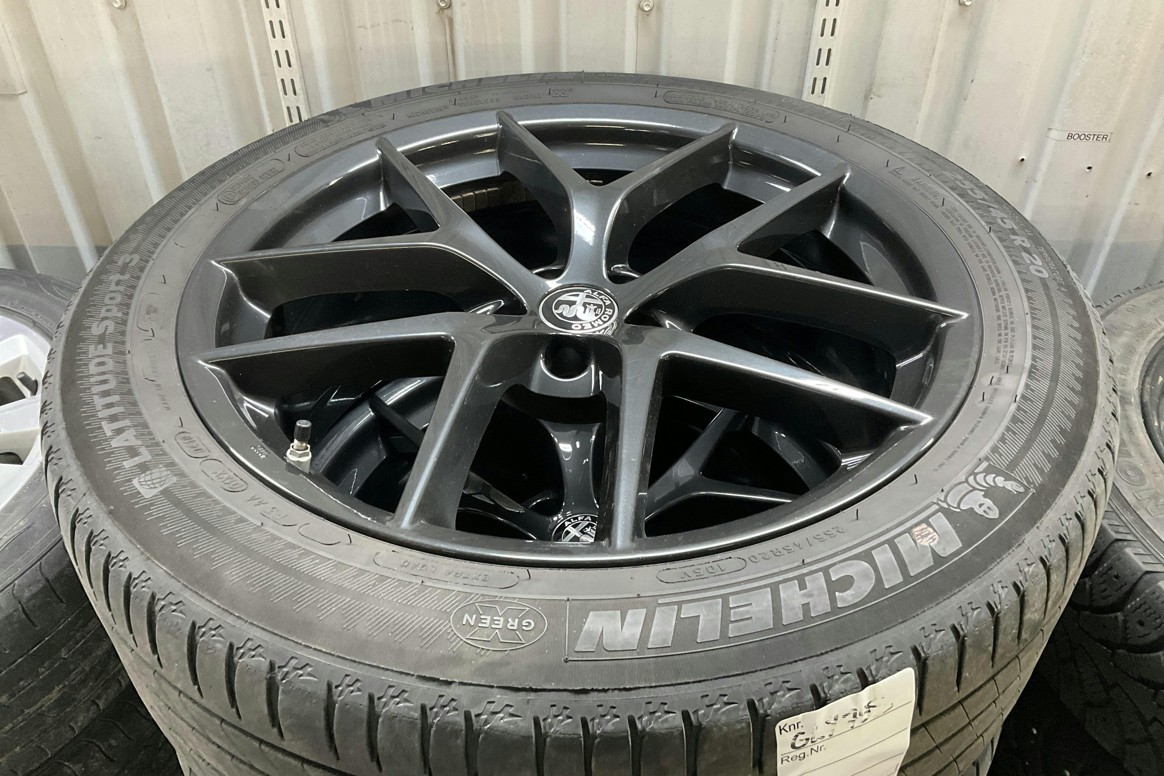 Presentationsfoto 17 av 17: Alfa Romeo Stelvio 2.0 AWD (280hk) - 8 715 mil - Automat - grå - 2019