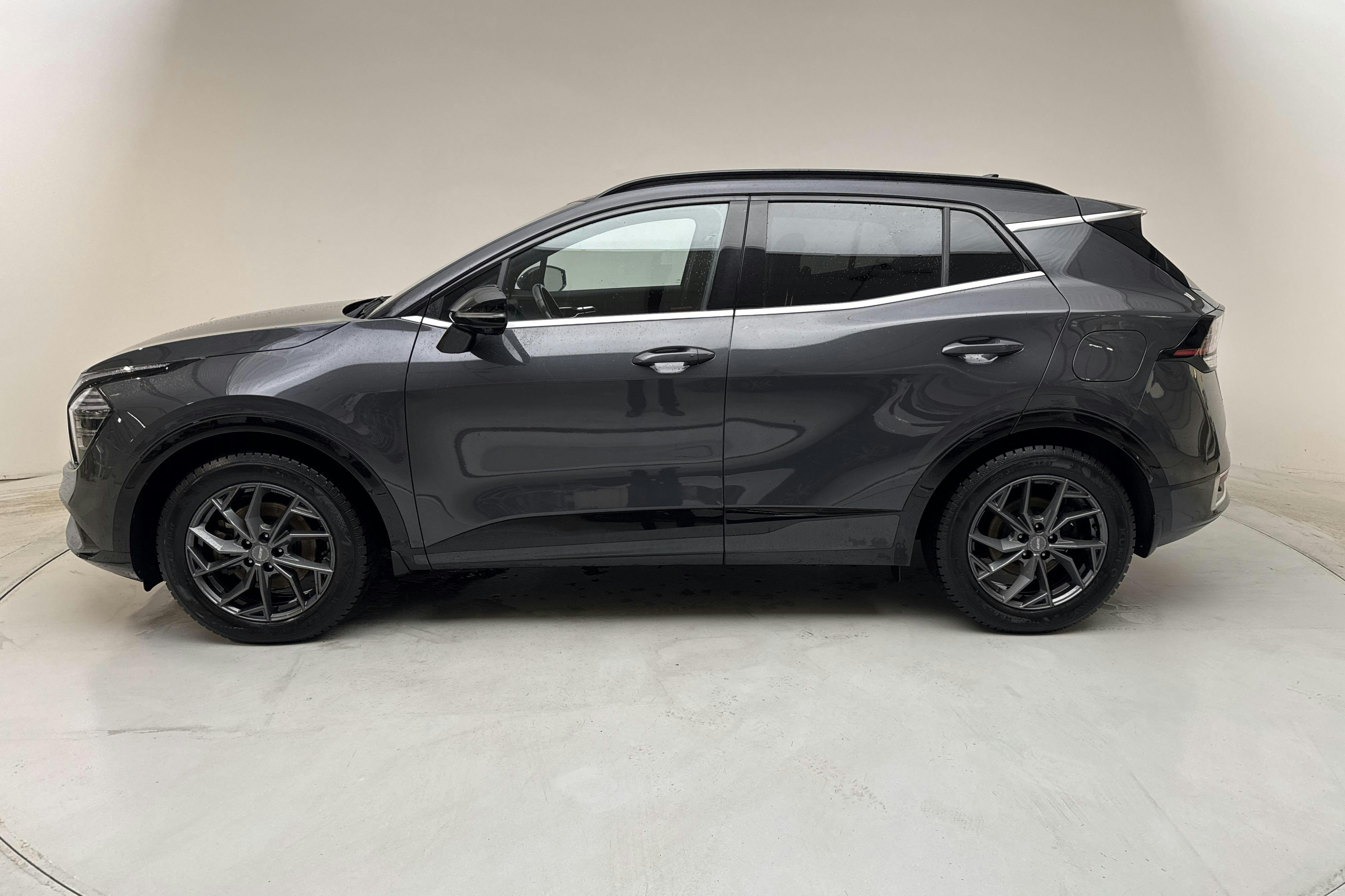 Presentationsfoto 2 av 18: KIA Sportage PHEV AWD (265hk) - 7 307 mil - Automat - grå - 2022