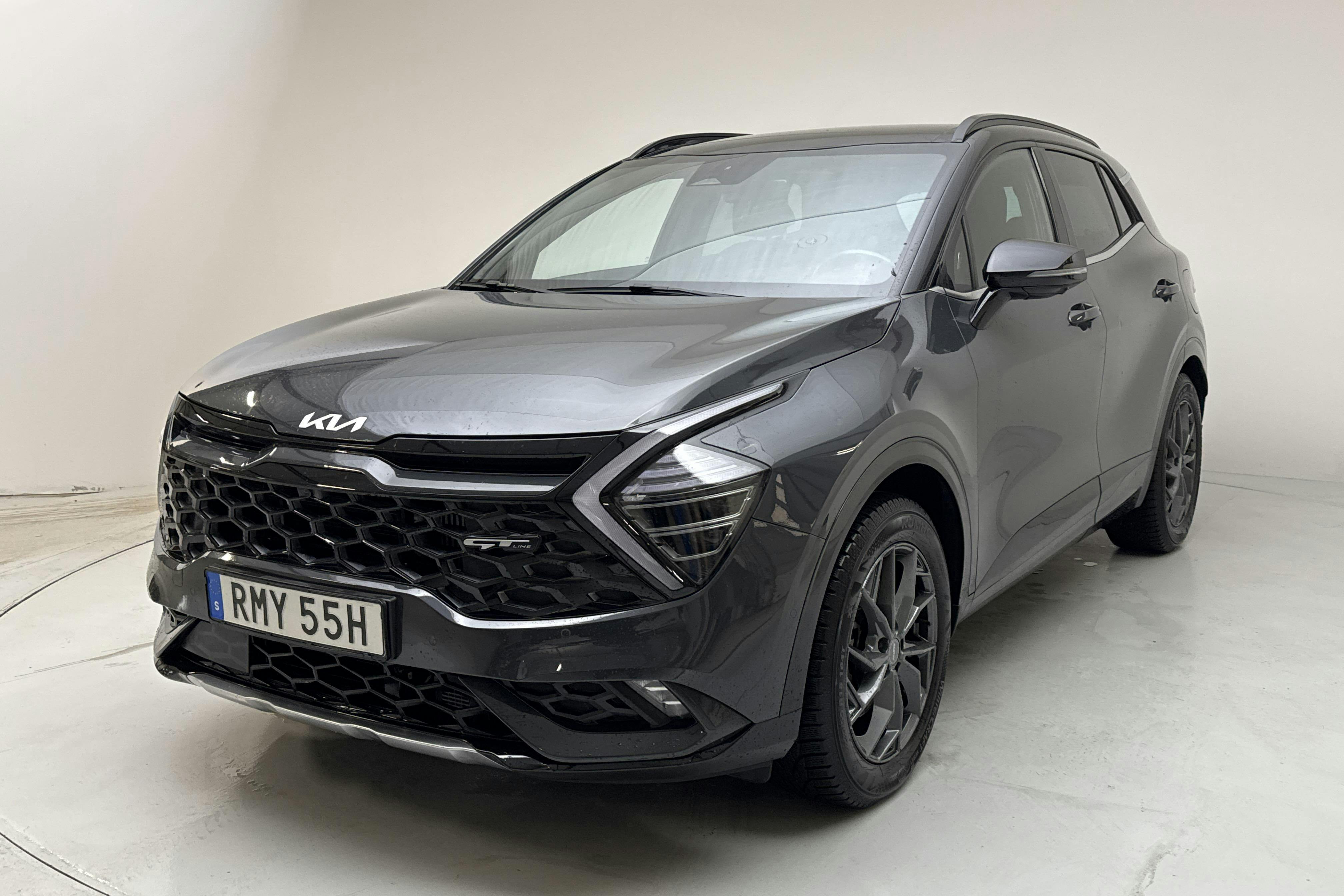 Presentationsfoto 1 av 18: KIA Sportage PHEV AWD (265hk) - 7 307 mil - Automat - grå - 2022