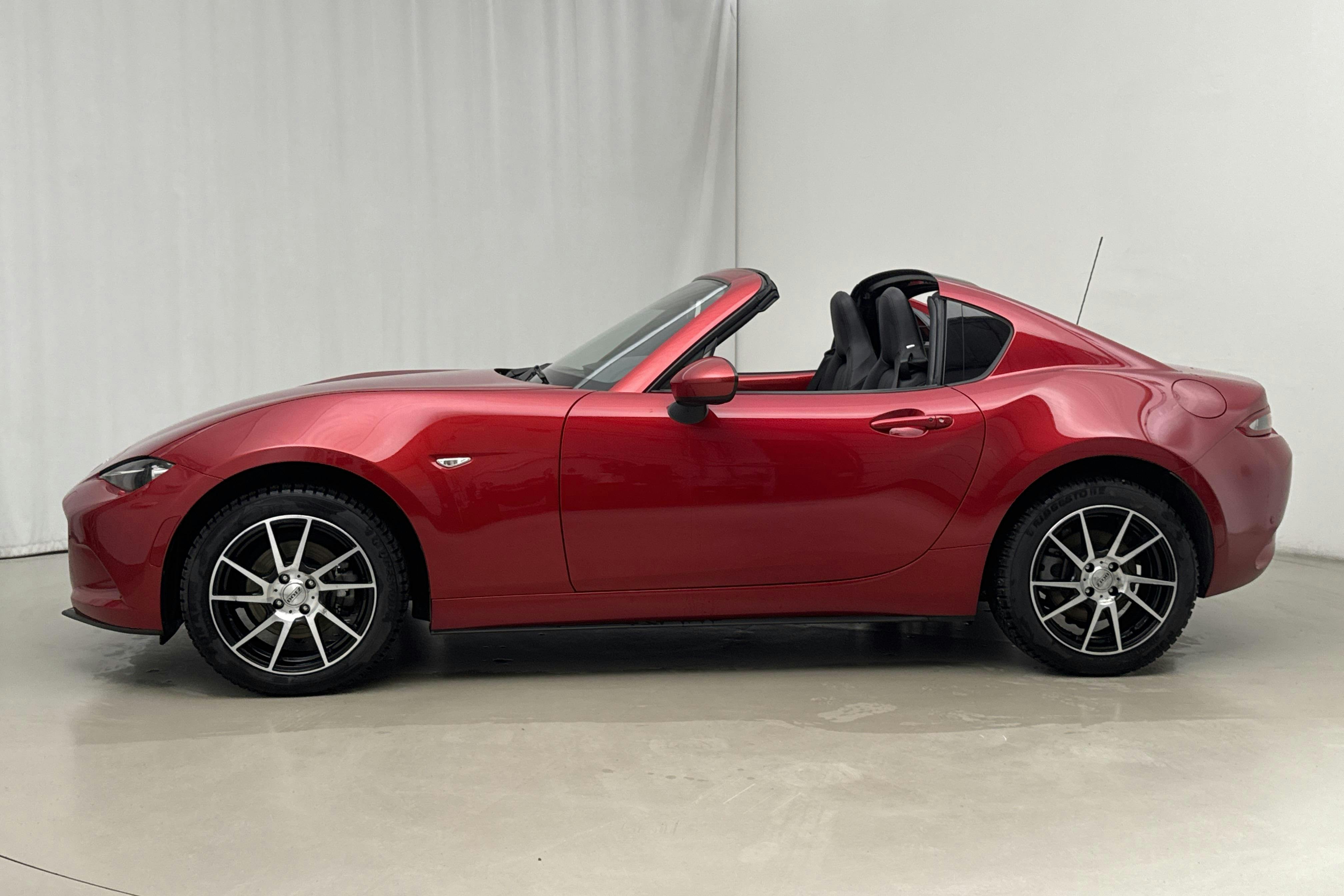 Presentationsfoto 2 av 25: Mazda MX-5 2.0 (160hk) - 3 199 mil - Automat - röd - 2017