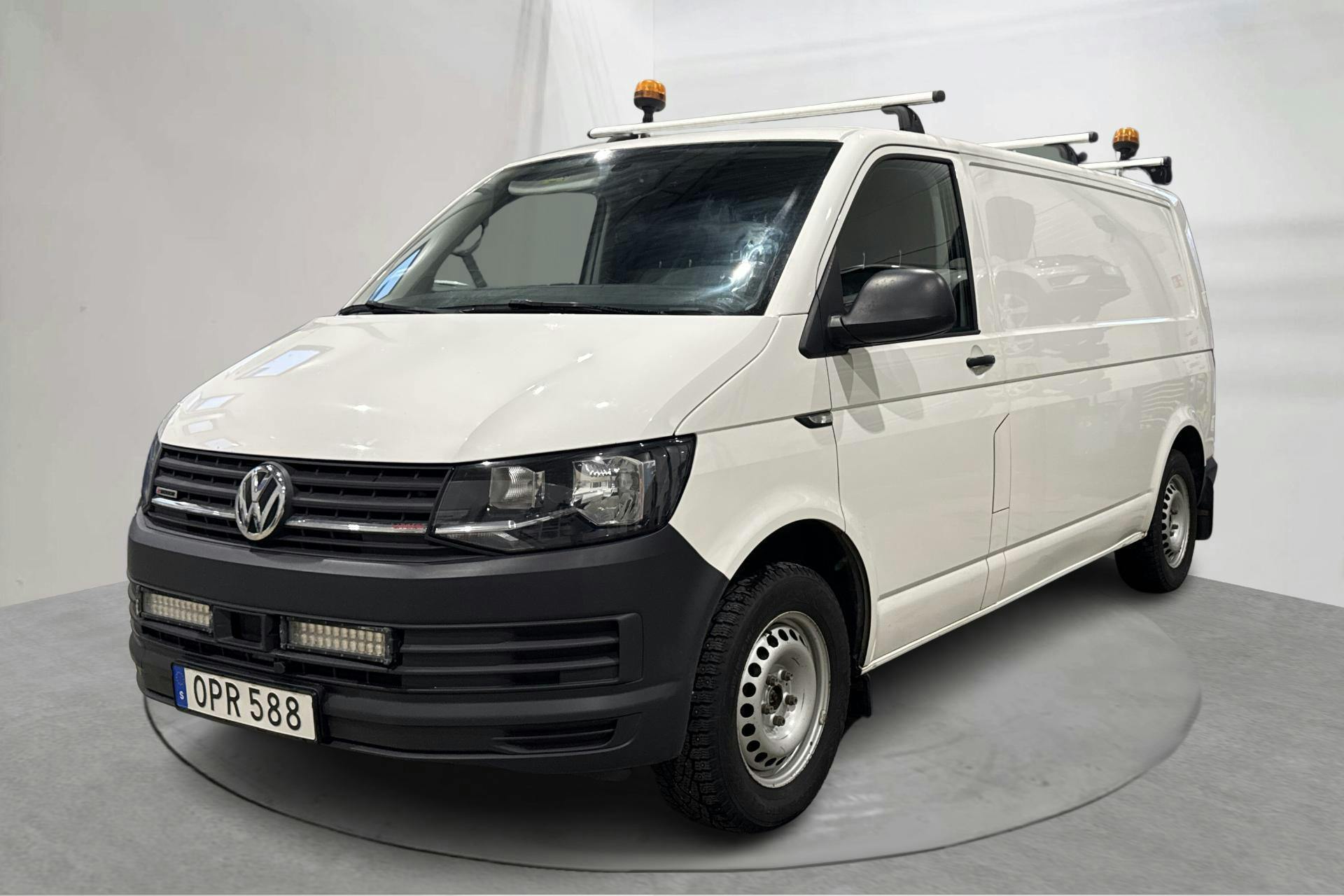 Presentationsfoto 1 av 14: VW Transporter T6 2.0 TDI BMT Skåp 4MOTION (150hk) - 9 951 mil - Manuell - vit - 2018