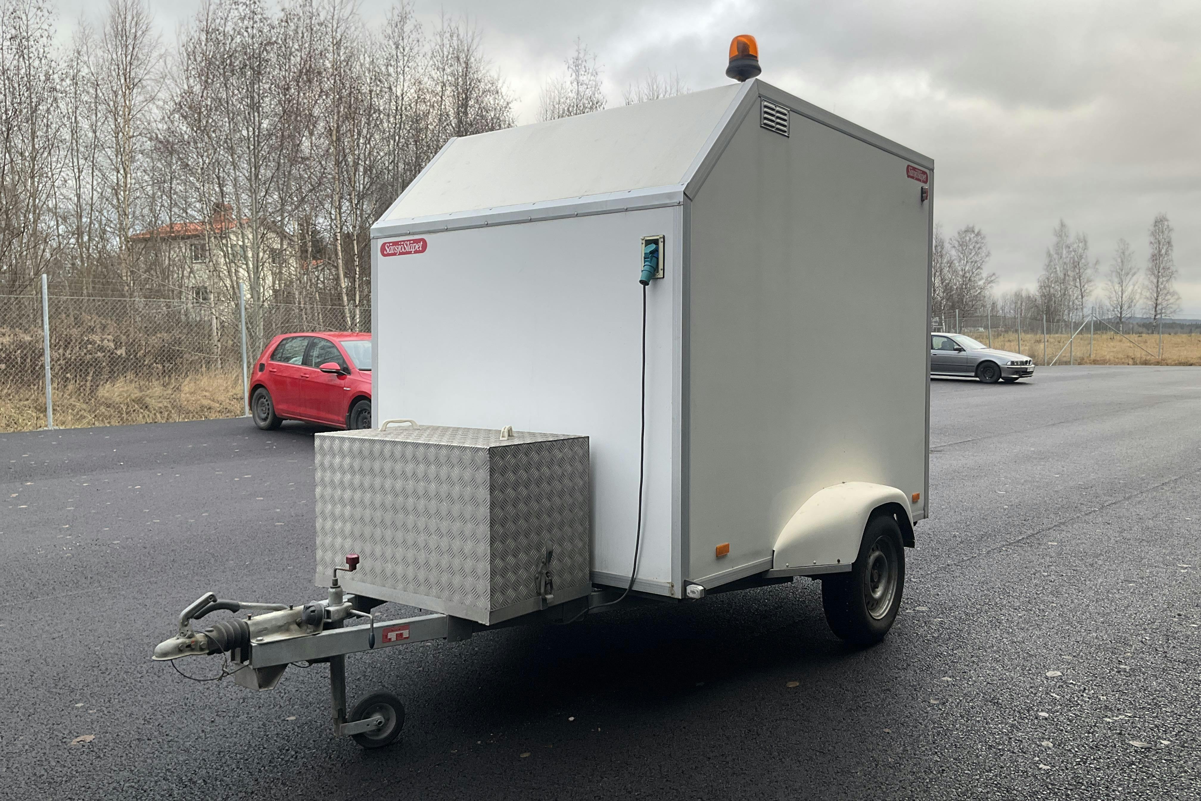 Presentation photo 1 of 13: SävsjöSläpet LV 750 2,5M Skåpsläpvagn "Verkstadsinredd" Släpvagn - 0 km - white - 2007