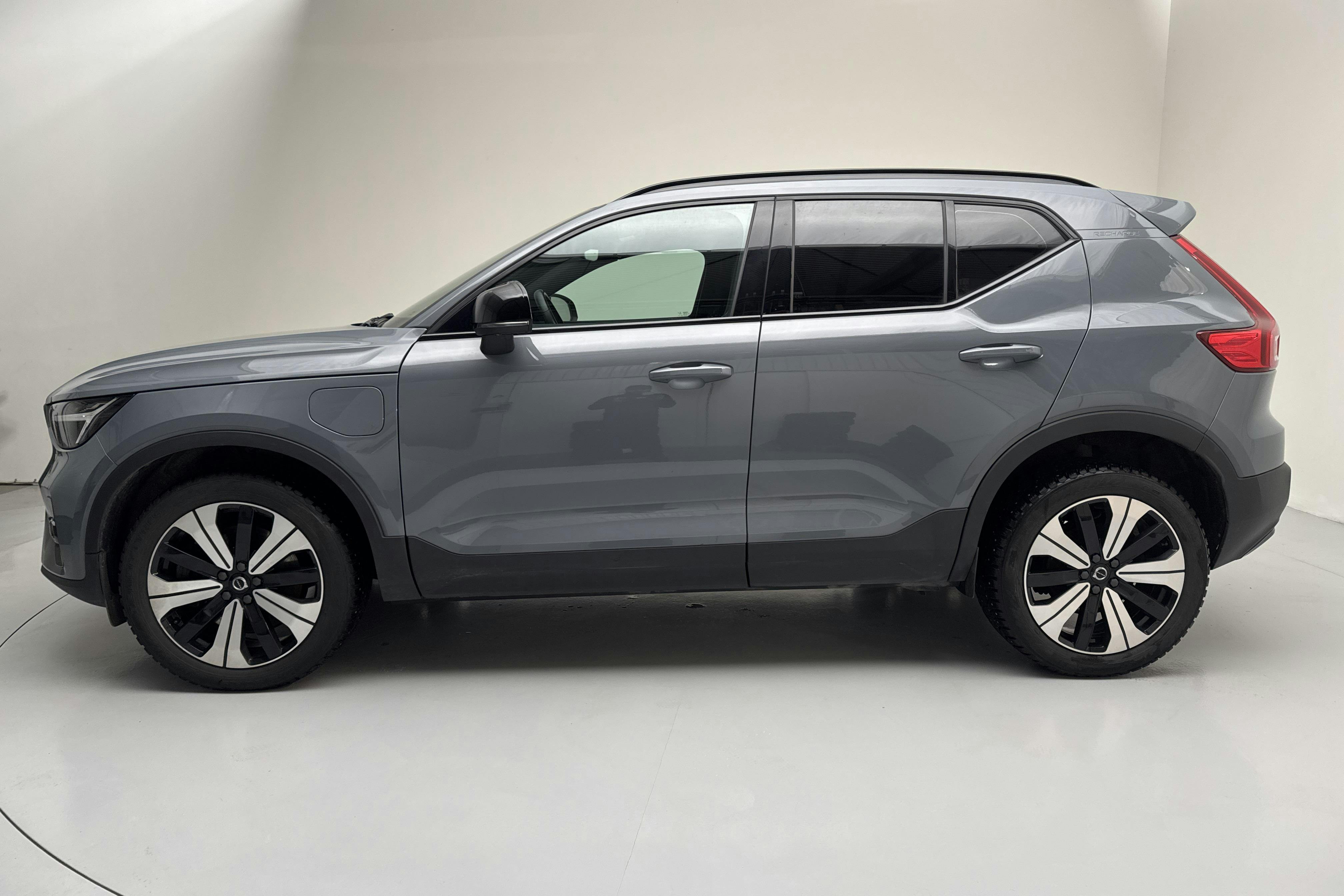 Esitlusfoto 2 aadressil 18: Volvo XC40 T5 2WD Twin Engine (262hk) - 112 470 km - Automaatne - hall - 2023