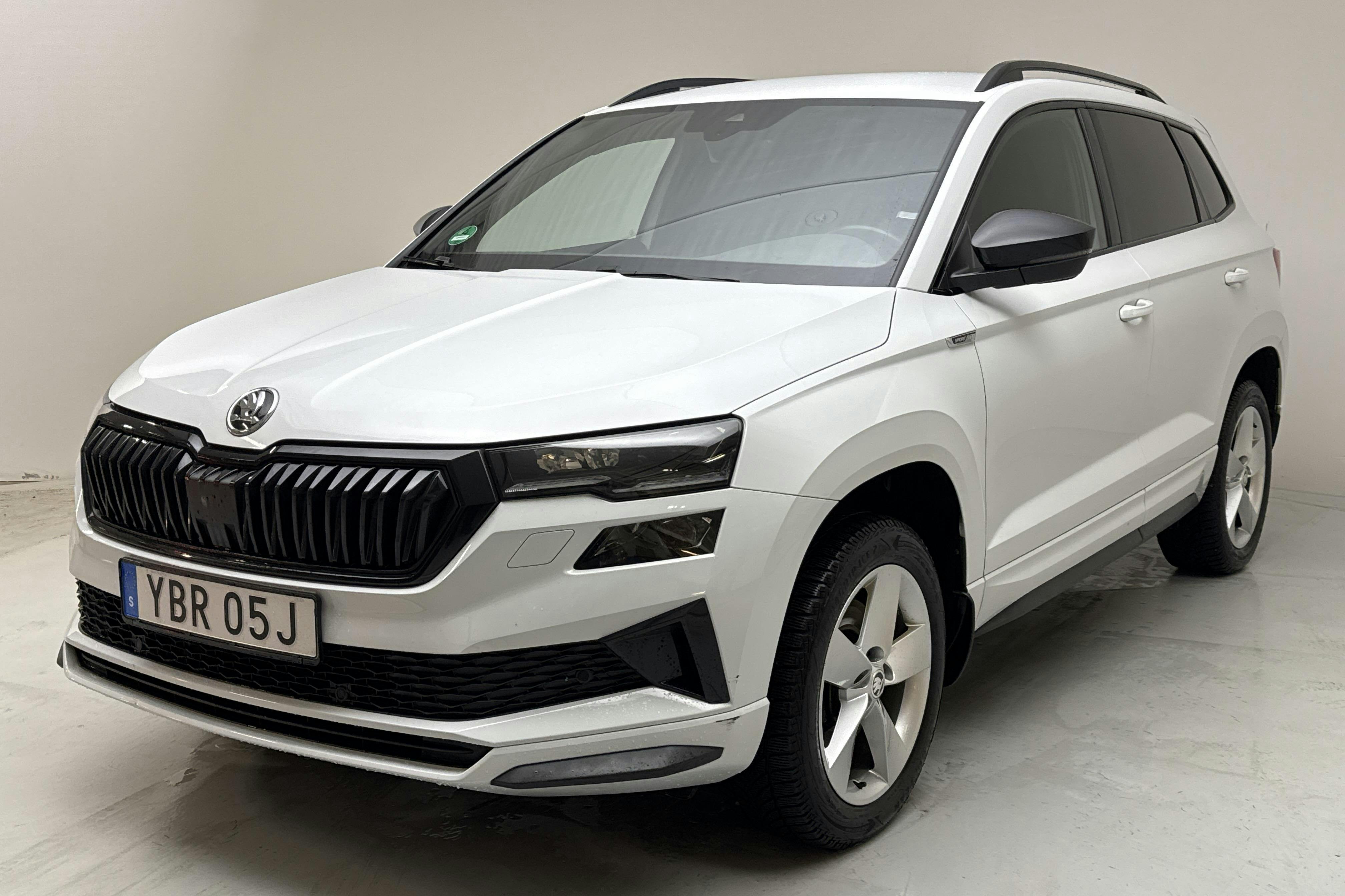 Presentationsfoto 1 av 14: Skoda Karoq 1.5 TSI (150hk) - 9 730 mil - Automat - vit - 2023
