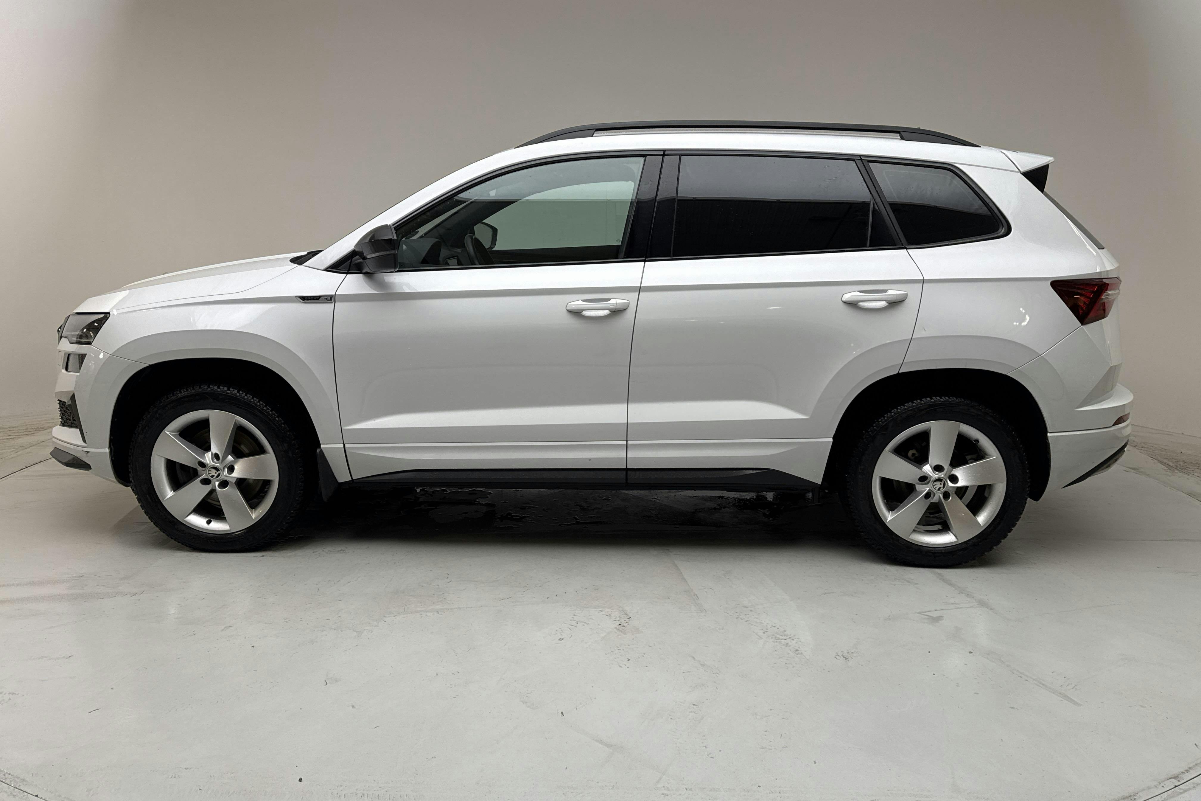Presentationsfoto 2 av 14: Skoda Karoq 1.5 TSI (150hk) - 9 730 mil - Automat - vit - 2023