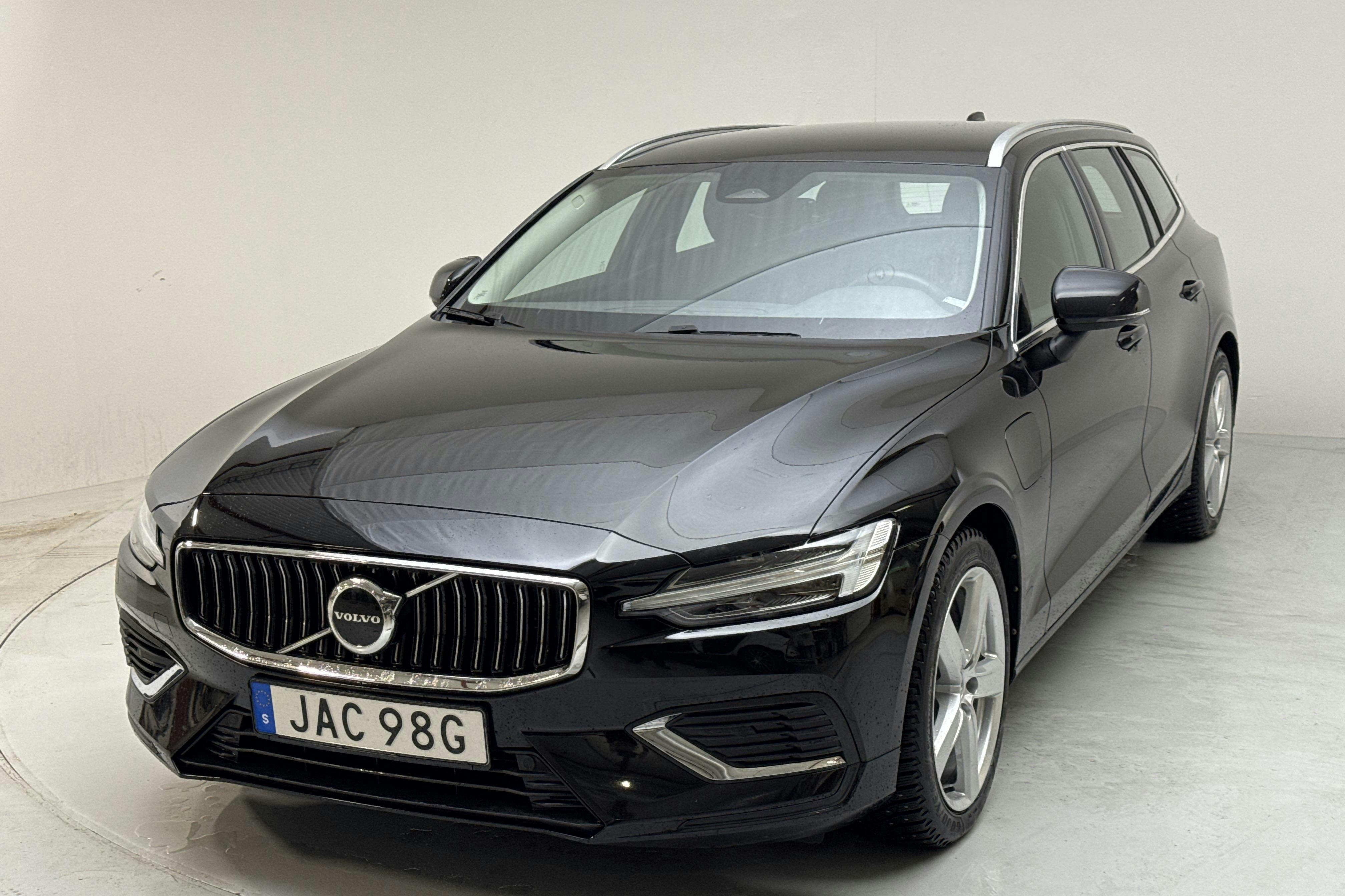 Presentationsfoto 1 av 16: Volvo V60 T6 AWD Recharge (350hk) - 6 828 mil - Automat - svart - 2023