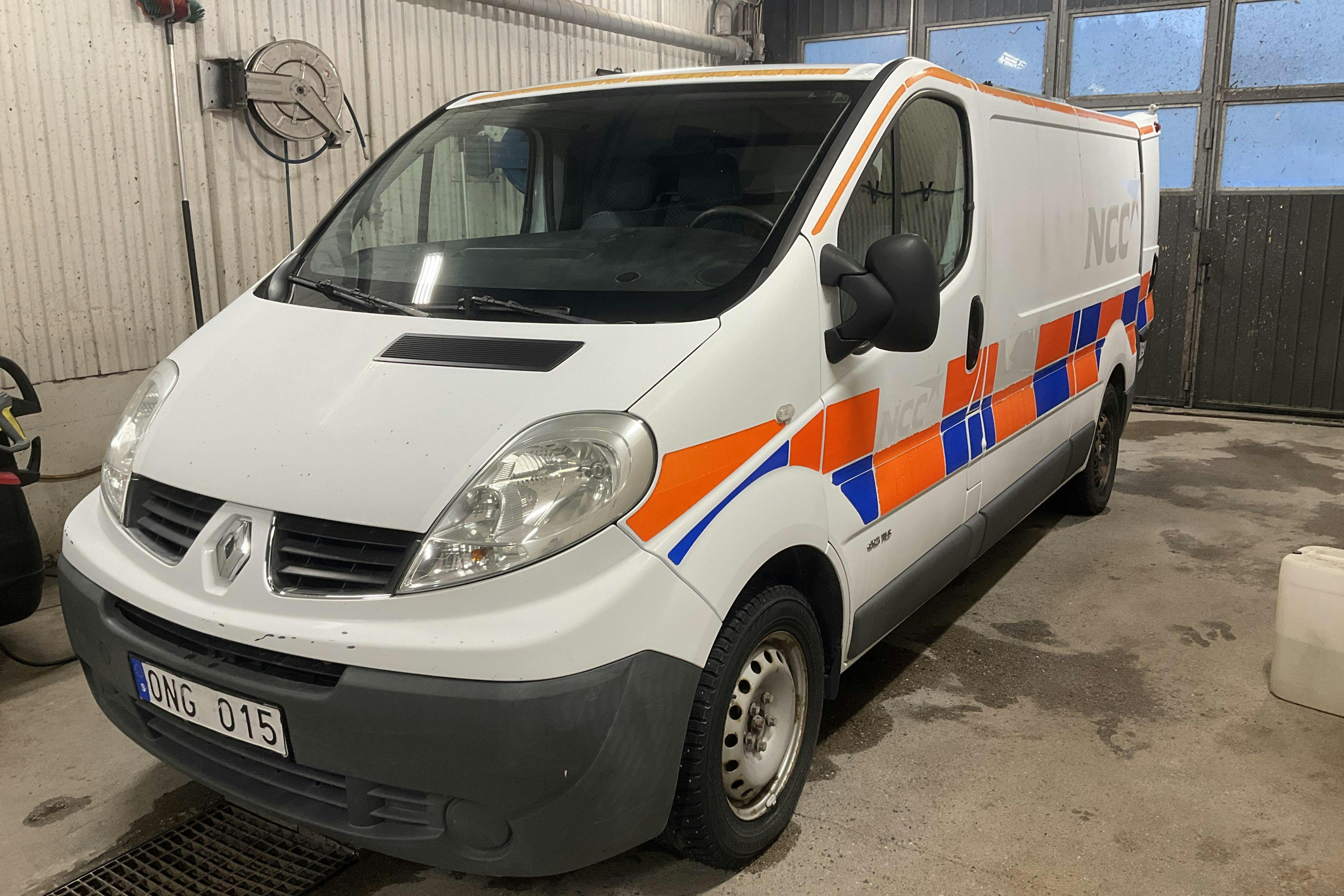 Presentation photo 1 of 14: Renault Trafic 2.0 dCi Skåp/Buss (115hk) - 159 090 km - Manual - white - 2007