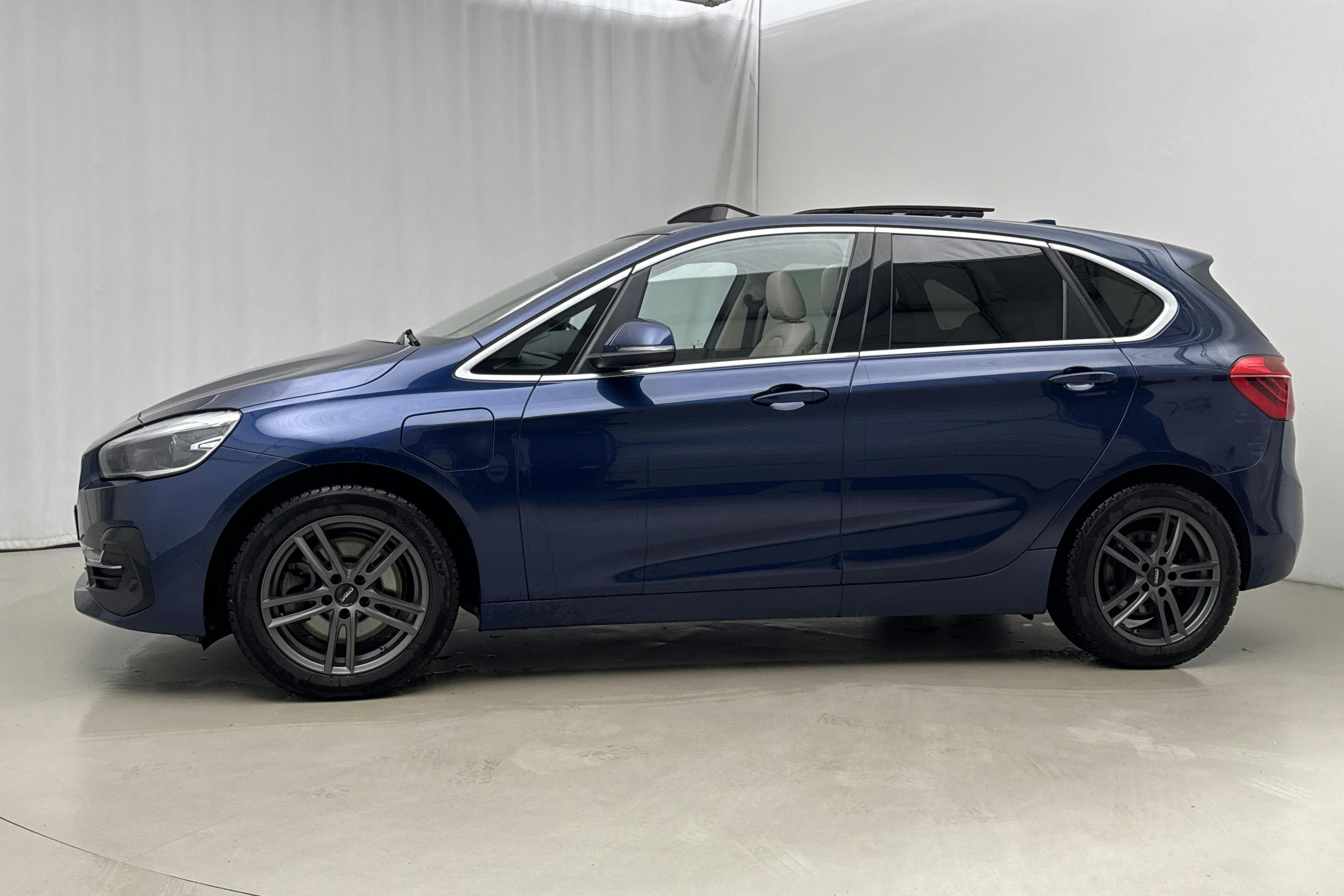 Esitlusfoto 2 aadressil 23: BMW 225xe Active Tourer LCI iPerformance 9,7kWh, F45 (224hk) - 155 430 km - Automaatne - sinine - 2020