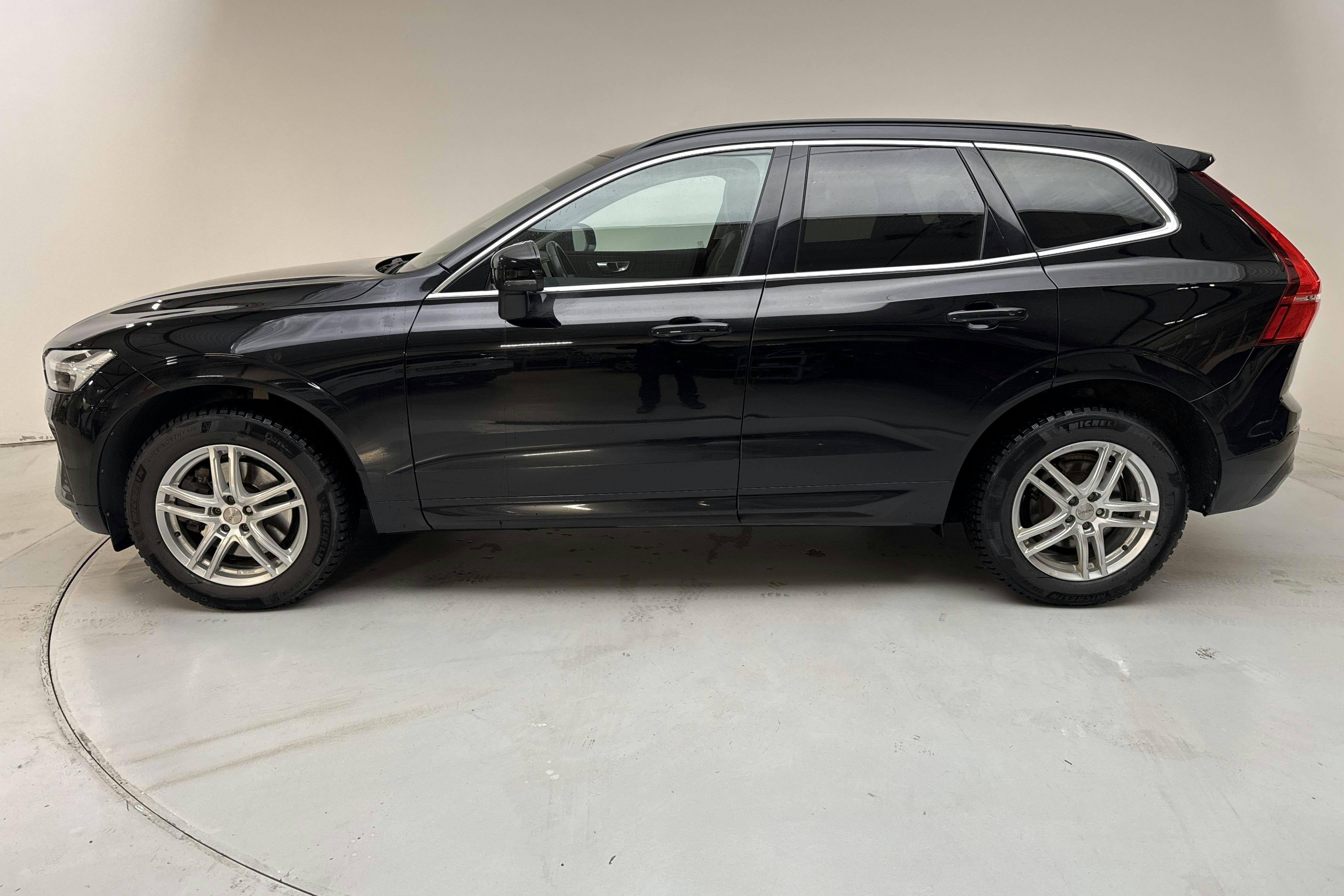 Zdjęcie prezentacyjne 2 z 14: Volvo XC60 B4 AWD Mildhybrid, Diesel (197hk) - 151 890 km - Automatyczna - czarny - 2023