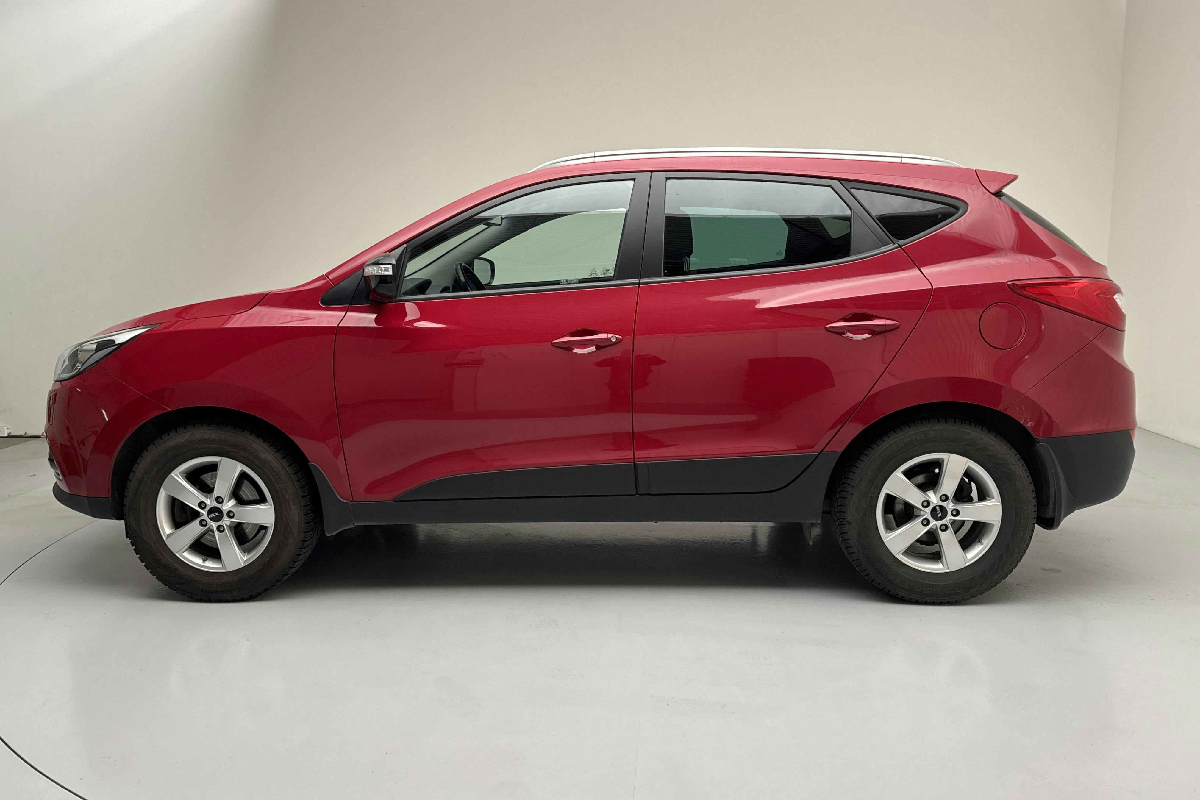 Presentationsfoto 2 av 13: Hyundai iX35 1.6 2WD (135hk) - 16 653 mil - Manuell - röd - 2015