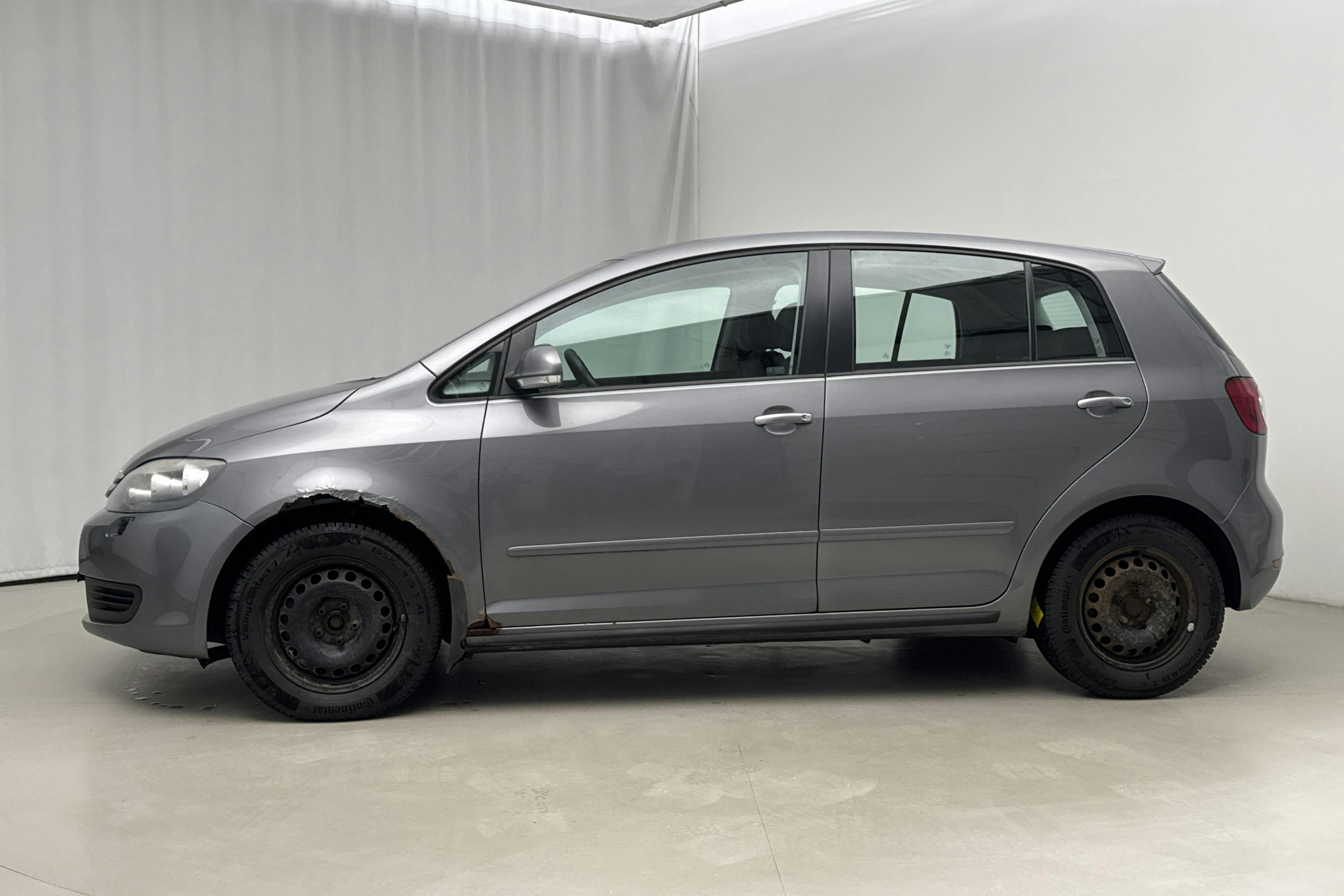 Esittelykuva 2 osoitteesta 17: VW Golf VI 1.6 TDI BlueMotion Technology Plus (105hk) - 189 120 km - Manuaalinen - harmaa - 2011