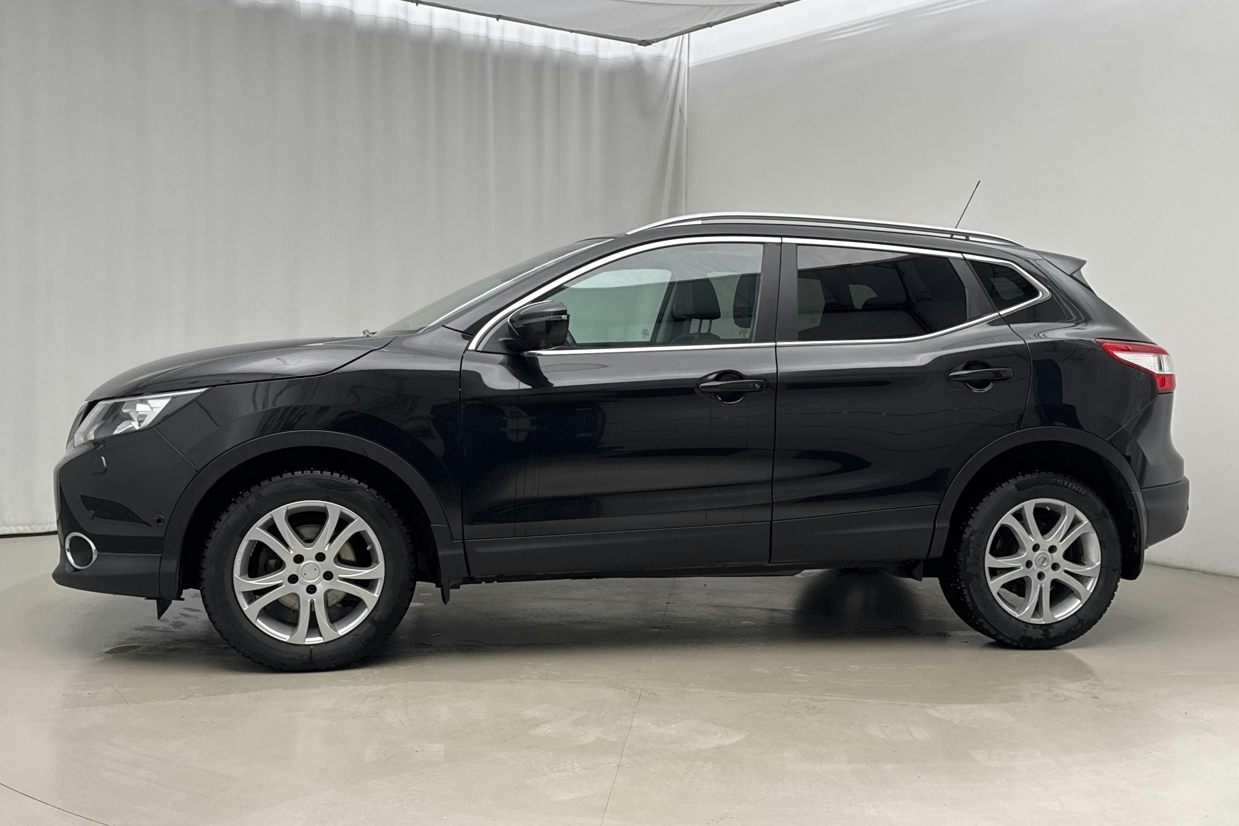 Presentationsfoto 2 av 20: Nissan Qashqai 1.2 (115hk) - 7 884 mil - Automat - svart - 2017