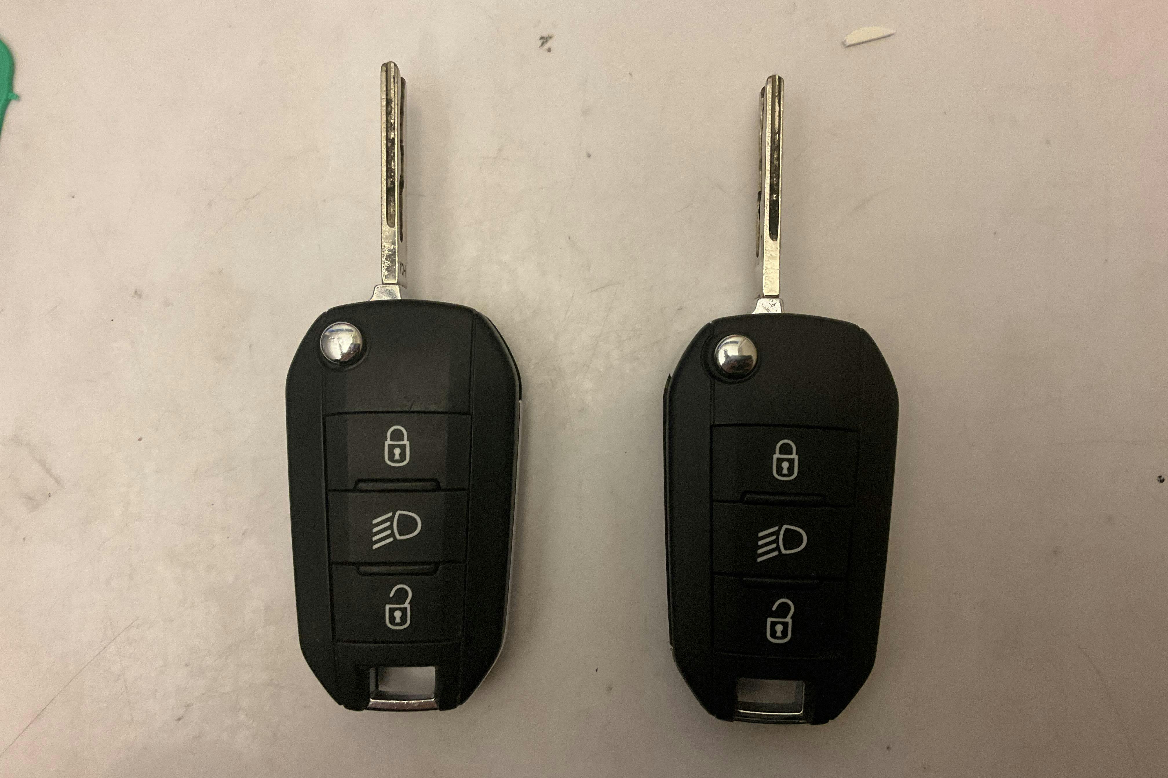 Presentationsfoto 12 av 12: Peugeot e-Expert Flakbil 75kWh (136hk) - 2 862 mil - Automat - vit - 2023