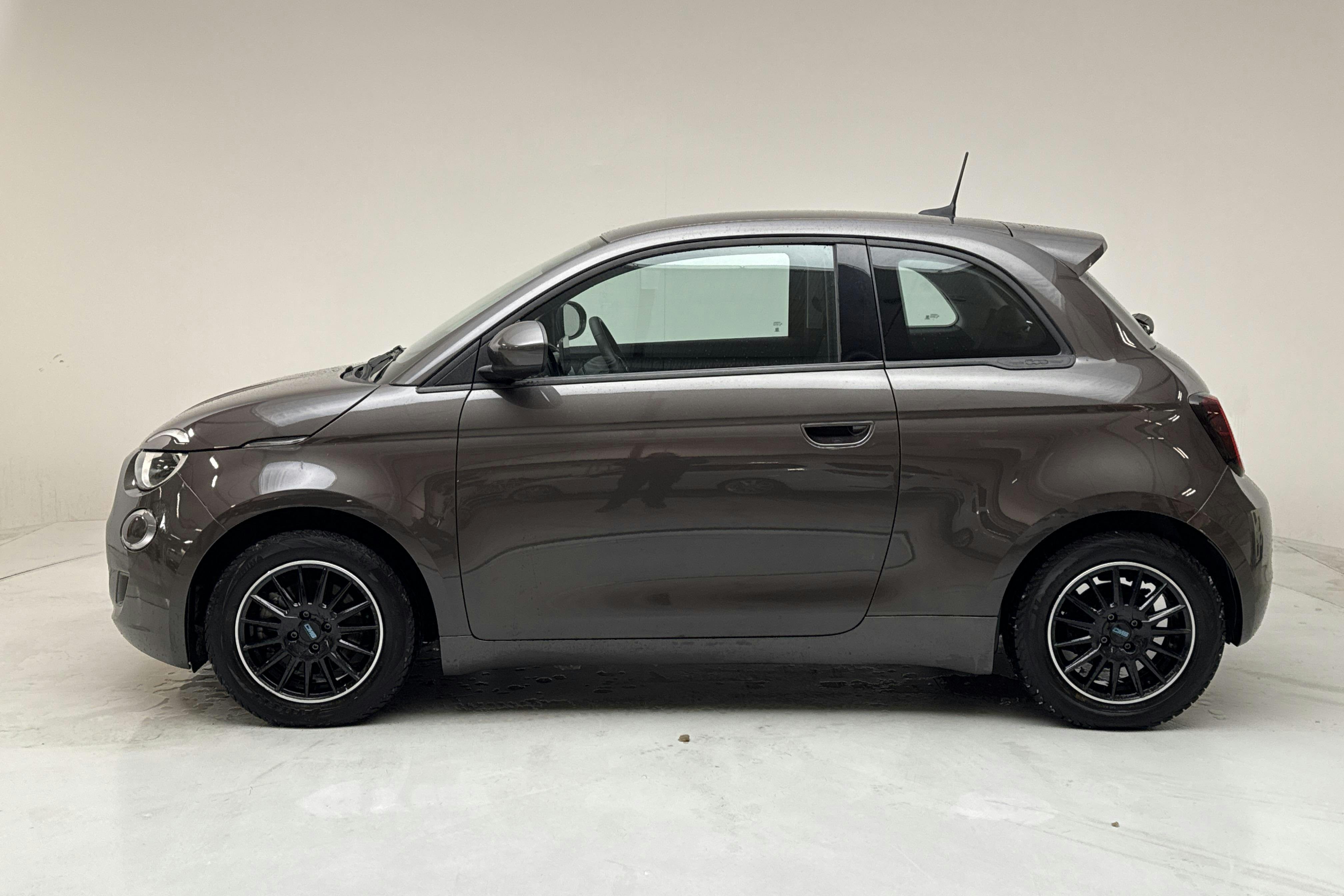 Presentationsfoto 2 av 15: Fiat 500e (118hk) - 3 639 mil - Automat - brun - 2021