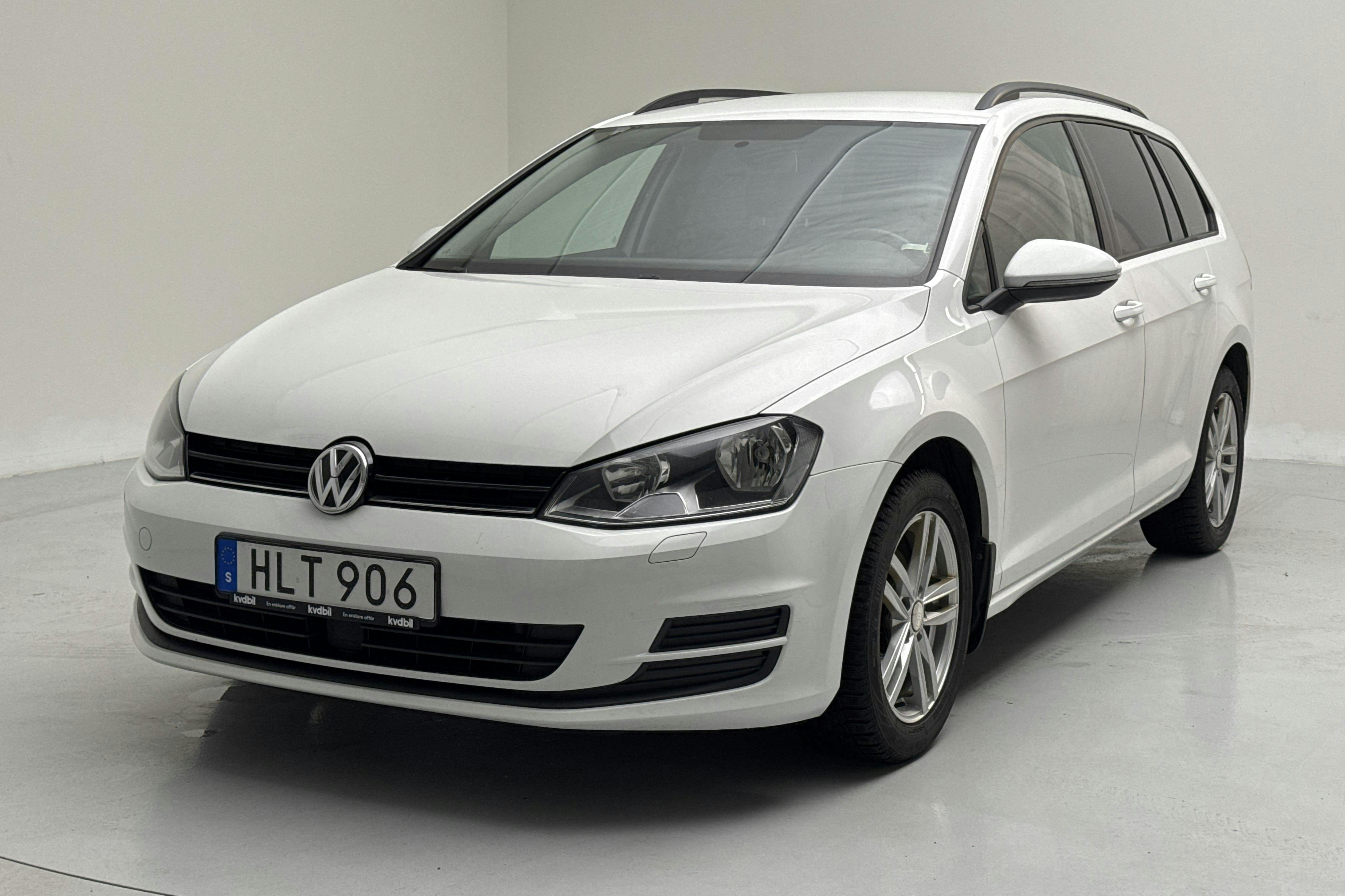 Presentationsfoto 1 av 12: VW Golf VII 1.2 TSI Sportscombi (105hk) - 23 362 mil - Manuell - vit - 2014