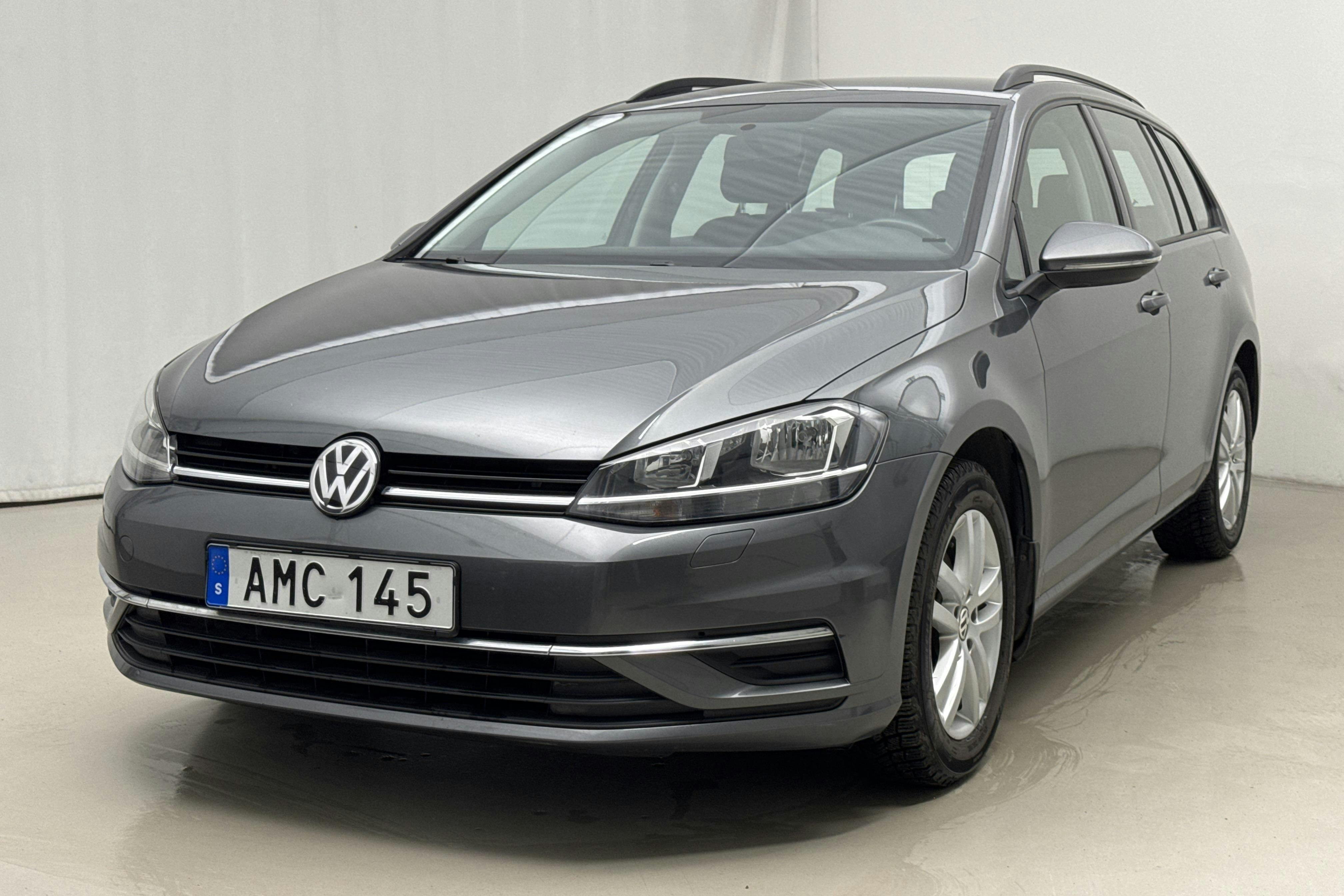 Zdjęcie prezentacyjne 1 z 18: VW Golf VII 1.0 TSI Sportscombi (110hk) - 109 330 km - Automatyczna - Dark Grey - 2018