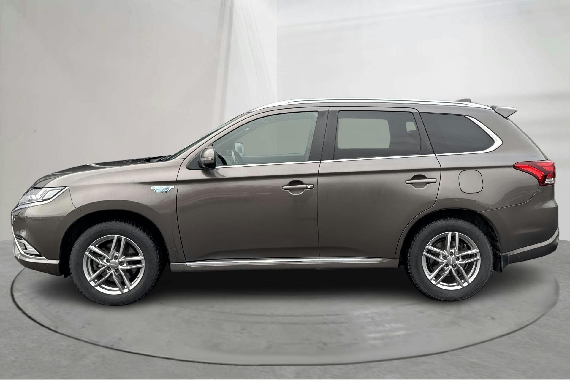 Esitlusfoto 2 aadressil 15: Mitsubishi Outlander 2.4 Plug-in Hybrid 4WD (136hk) - 108 840 km - Automaatne - pruun - 2020