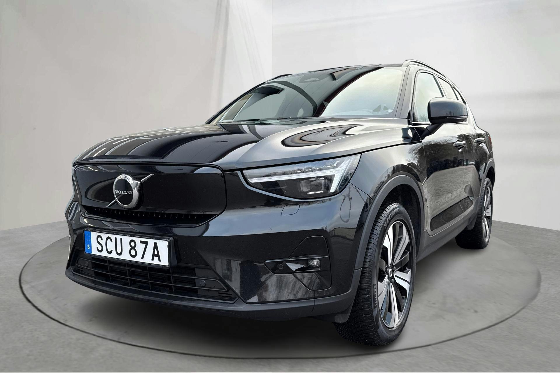 Presentationsfoto 1 av 19: Volvo XC40 P6 Recharge (231hk) - 9 412 mil - Automat - svart - 2023