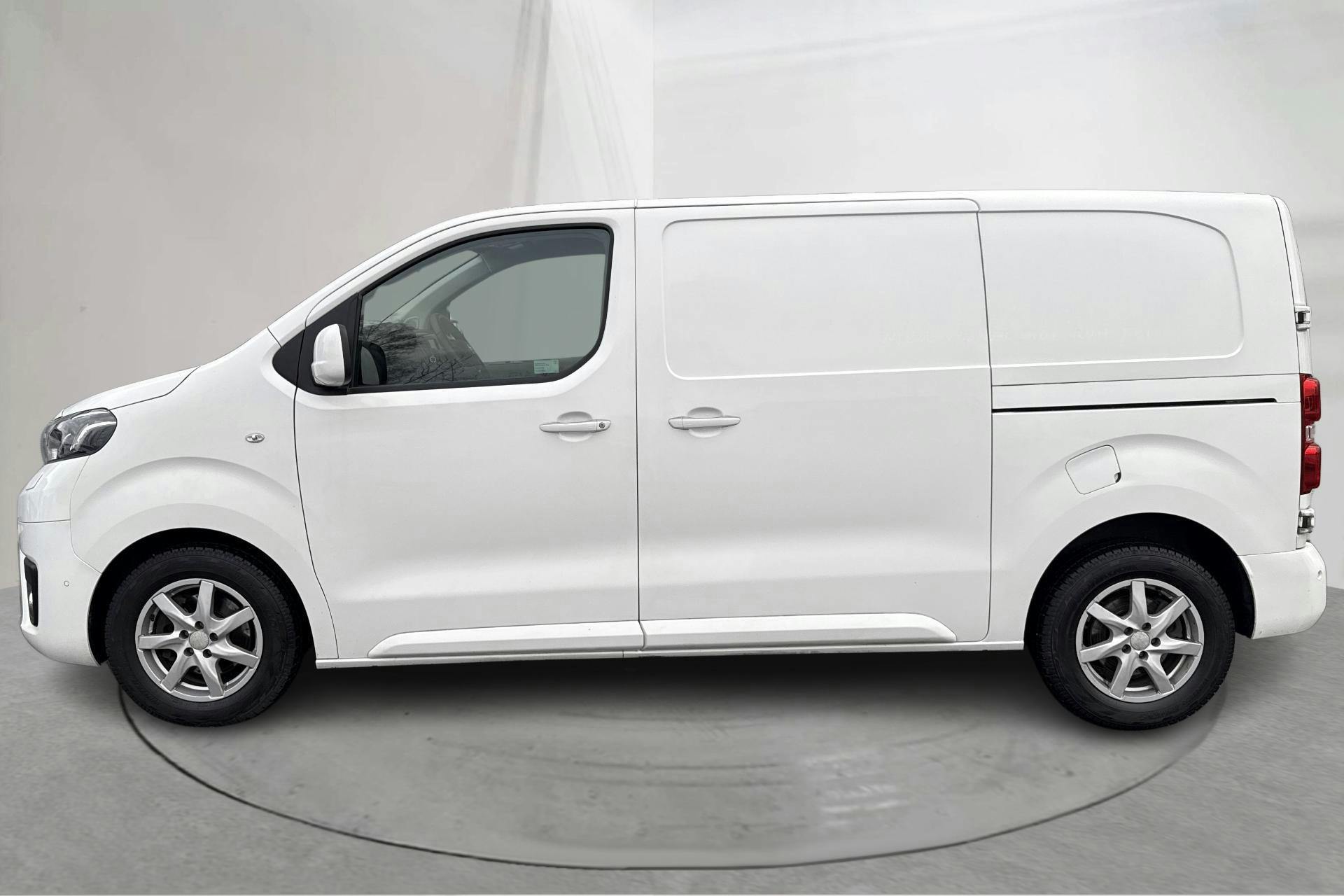 Presentationsfoto 2 av 18: Toyota PROACE 2.0D (120hk) - 7 474 mil - Automat - vit - 2020