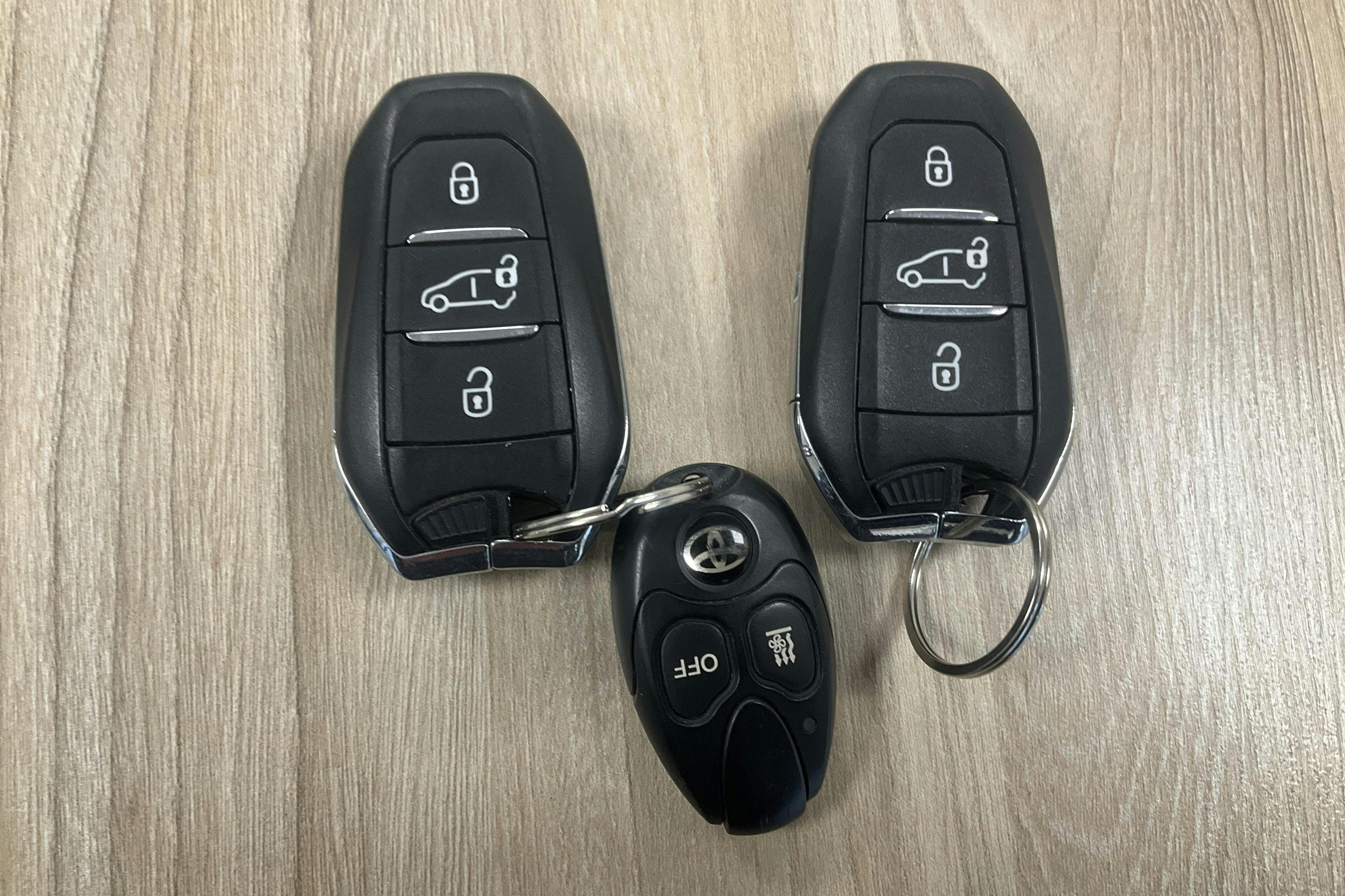 Presentationsfoto 18 av 18: Toyota PROACE 2.0D (120hk) - 7 474 mil - Automat - vit - 2020