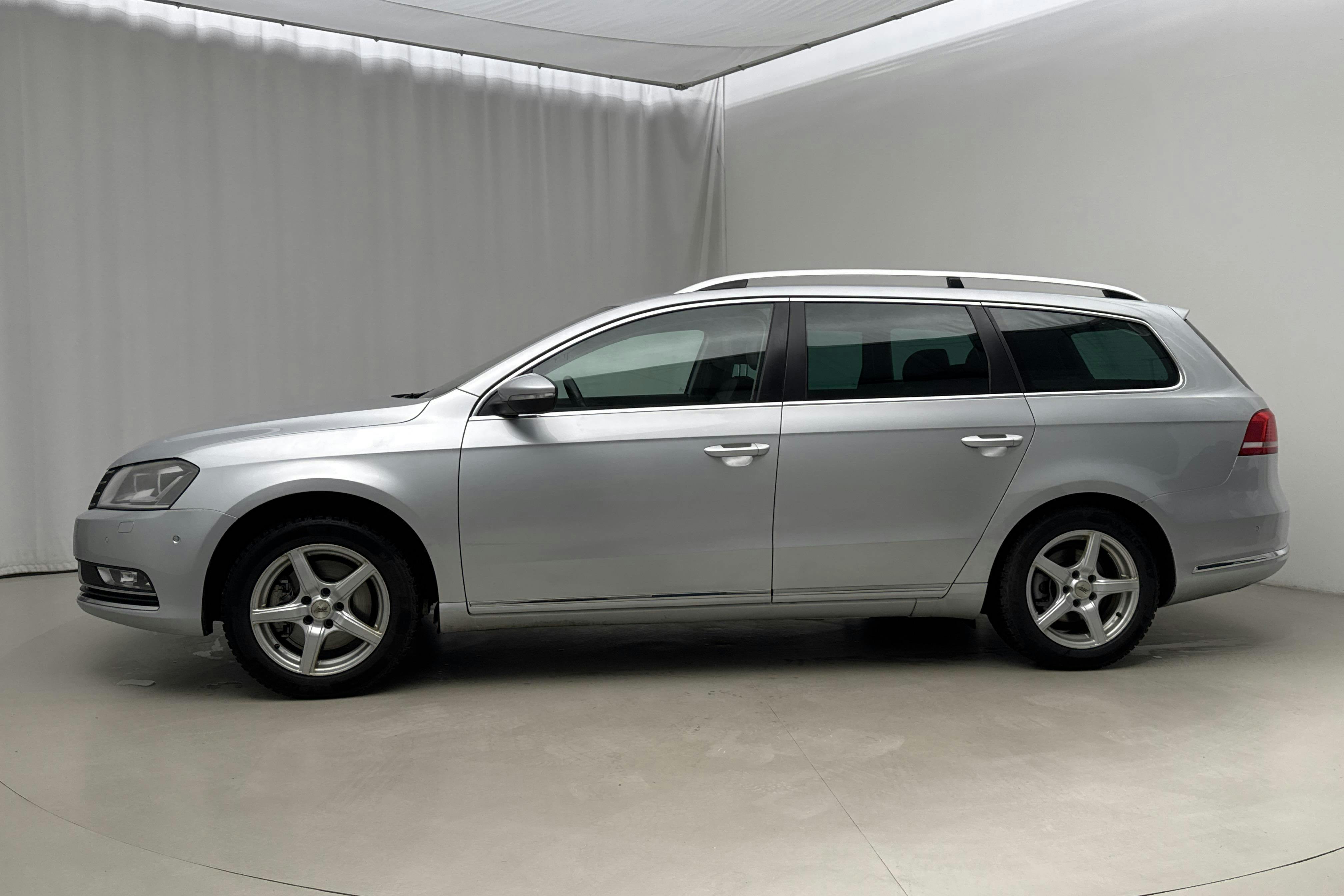 Esitlusfoto 2 aadressil 17: VW Passat 1.4 TSI EcoFuel Variant (150hk) - 225 610 km - Käsitsi - hõbe - 2013