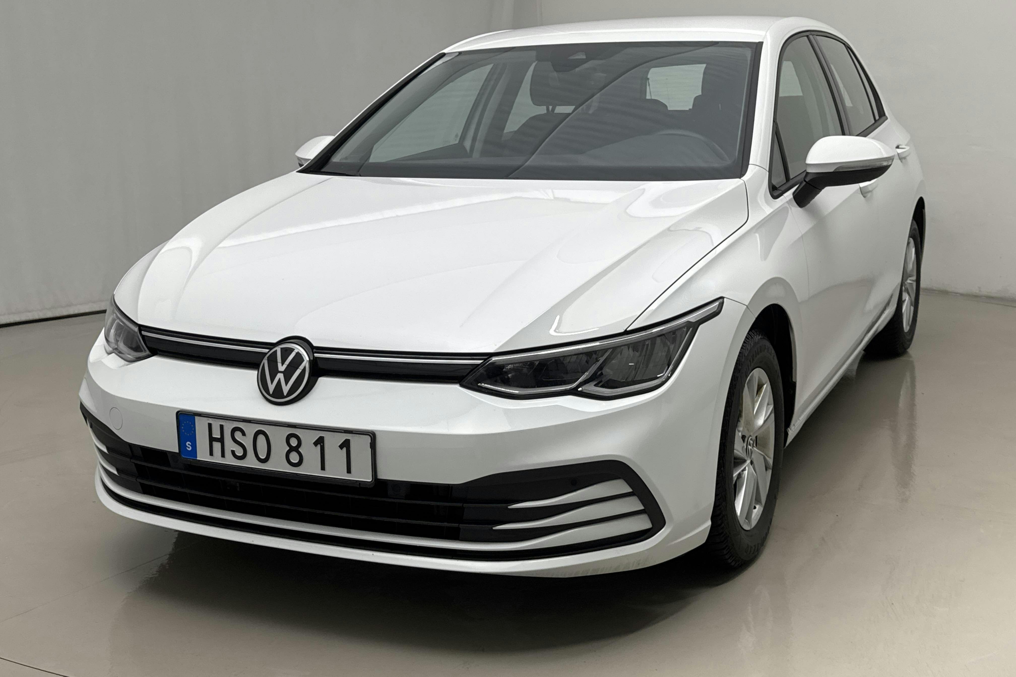 Presentationsfoto 1 av 15: VW Golf VIII TGI 5dr (130hk) - 3 678 mil - Automat - vit - 2023