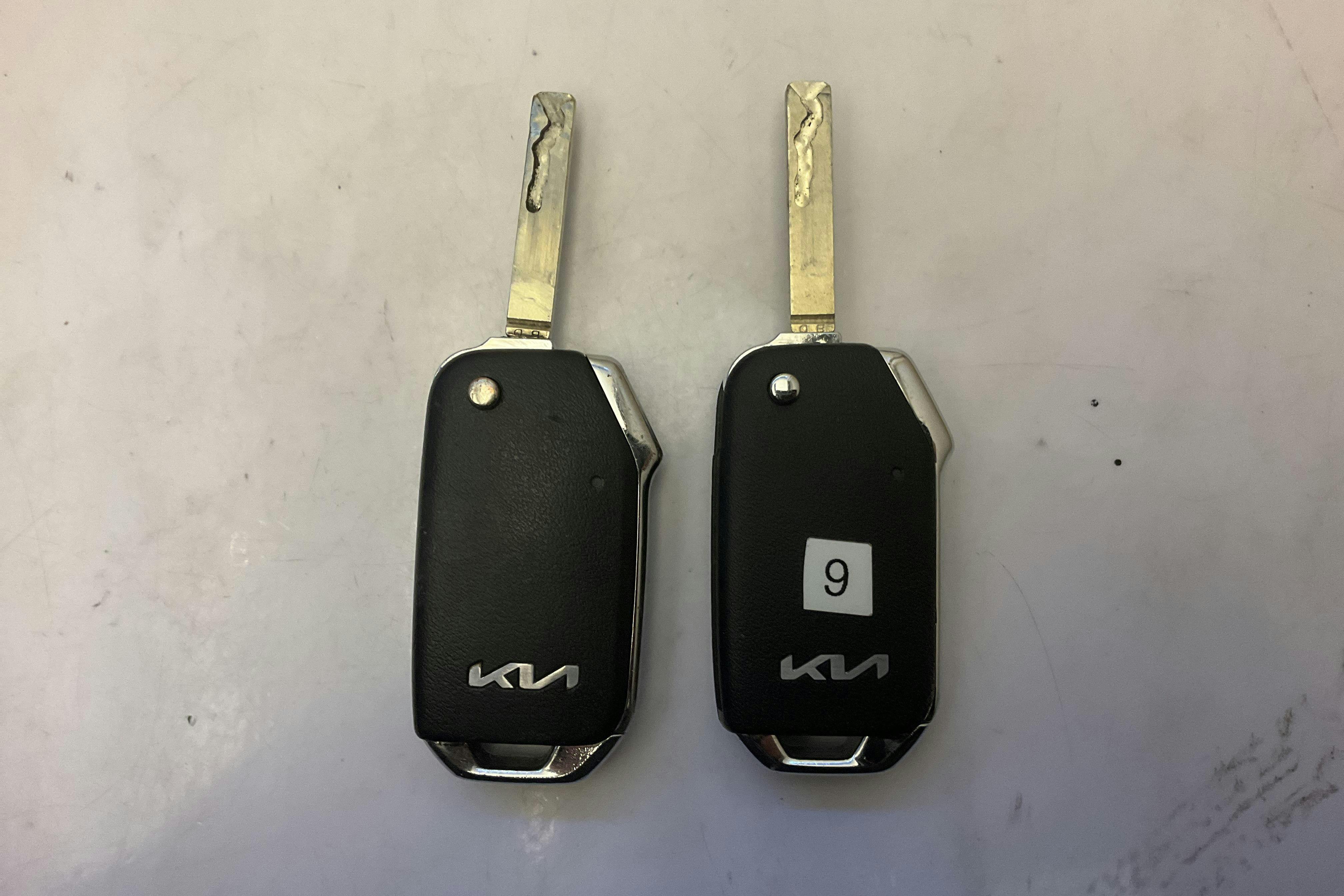 Presentationsfoto 16 av 16: KIA Sportage PHEV AWD (265hk) - 10 972 mil - Automat - vit - 2023