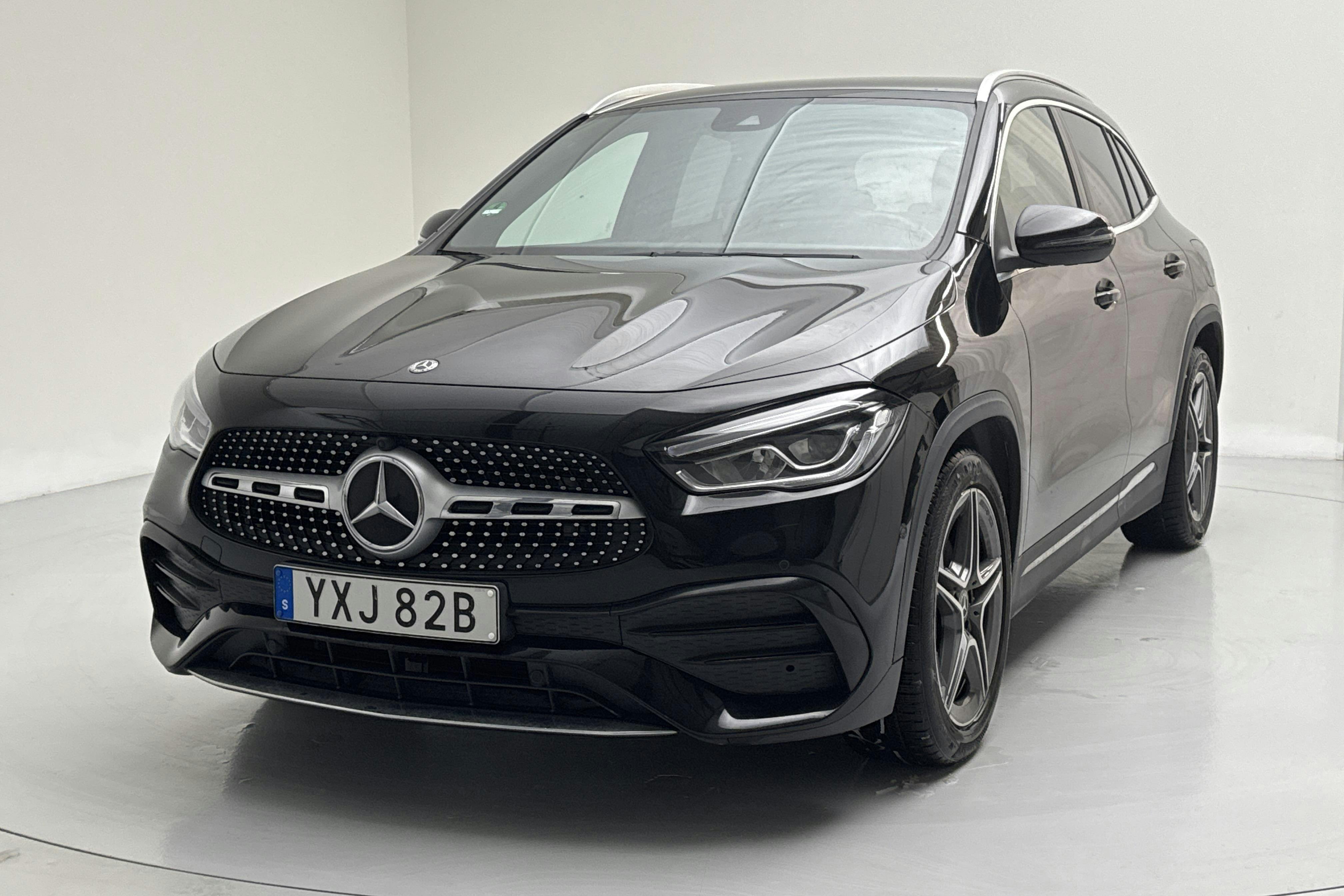 Presentationsfoto 1 av 13: Mercedes GLA 200 H247 (163hk) - 10 914 mil - Automat - svart - 2020