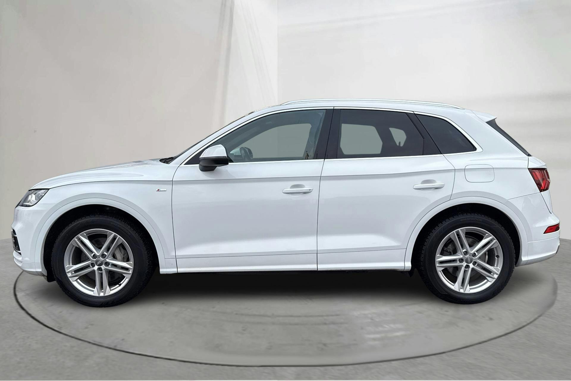 Esitlusfoto 2 aadressil 24: Audi Q5 55 TFSI e quattro (367hk) - 155 500 km - Automaatne - valge - 2020