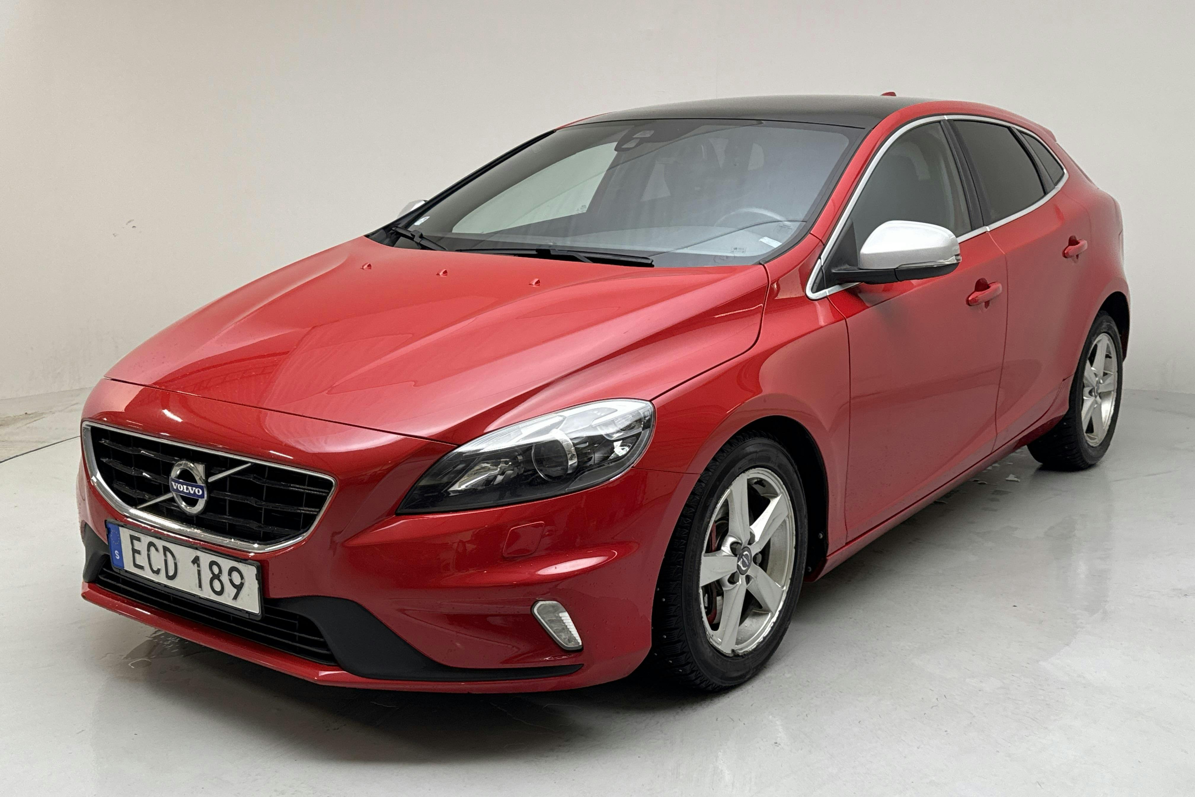 Volvo V40 D2 (120hk) - 11 815 mil - Automat - röd - 2016