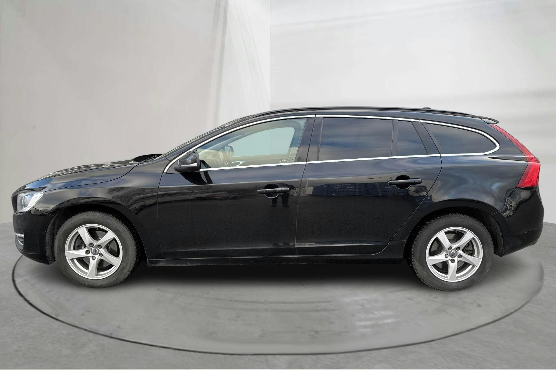 Presentation photo 2 of 16: Volvo V60 D4 (190hk) - 230 460 km - Automatic - black - 2017