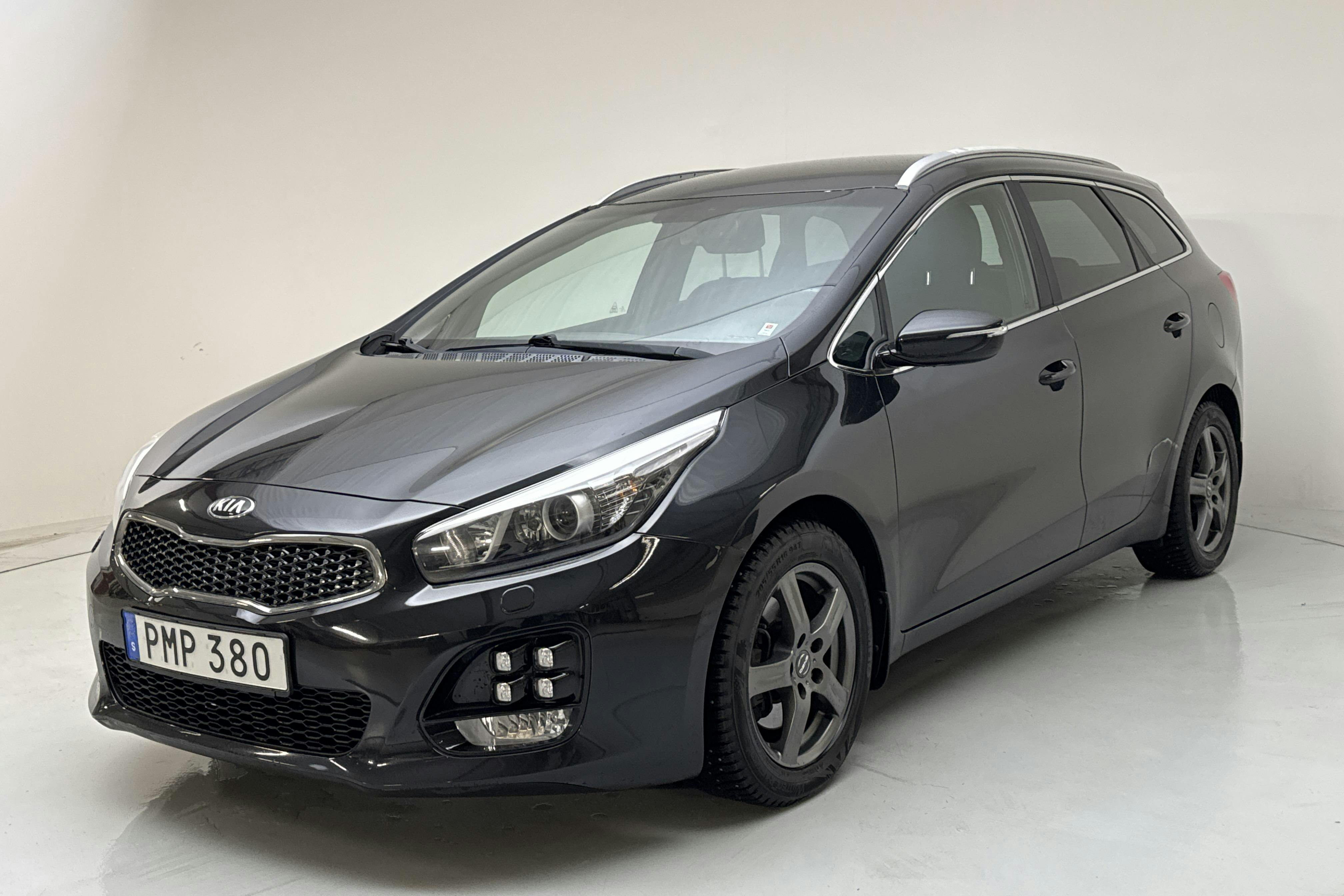 Esitlusfoto 1 aadressil 14: KIA Cee'd 1.6 CRDi SW (136hk) - 84 250 km - Käsitsi - must - 2017