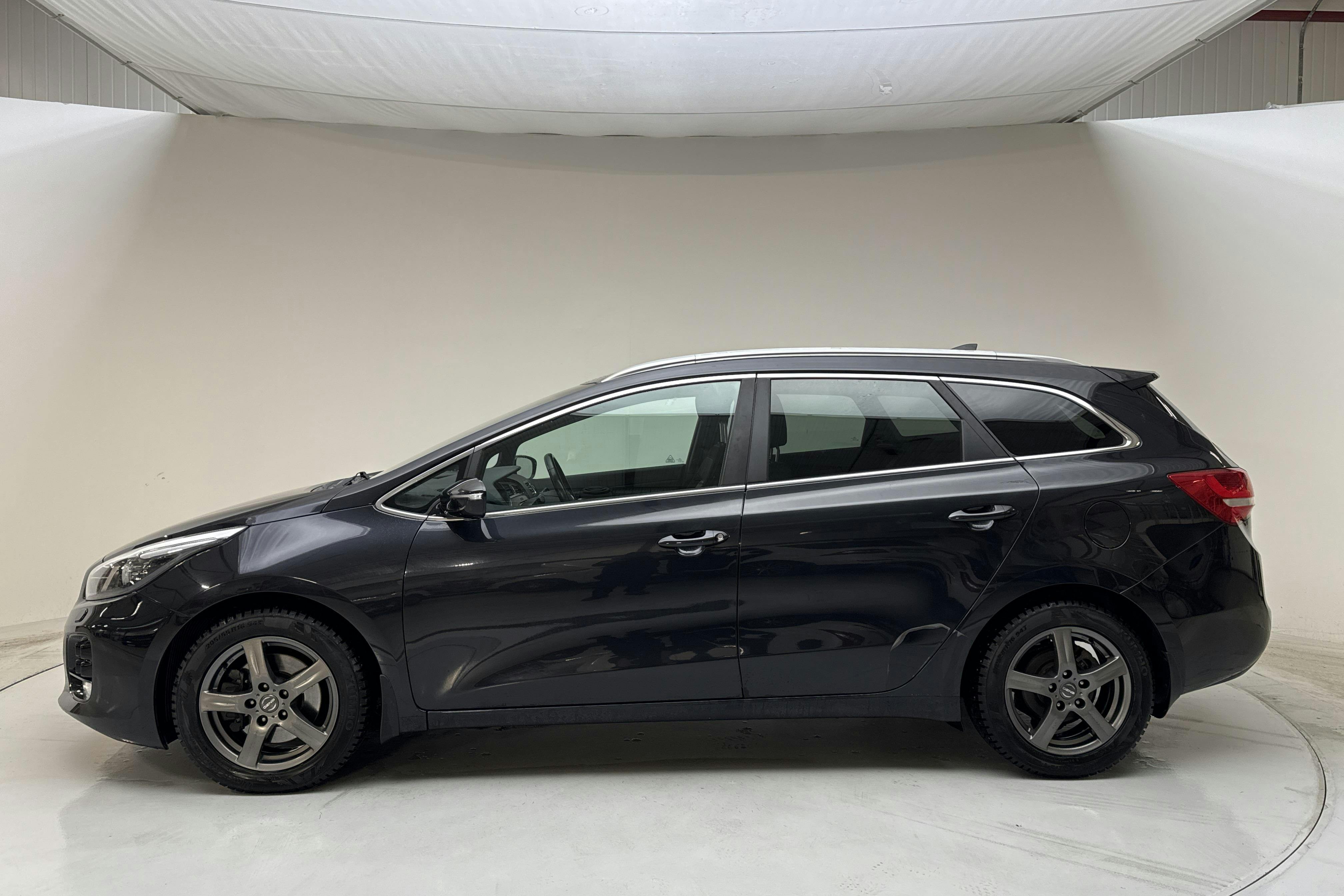 Esitlusfoto 2 aadressil 14: KIA Cee'd 1.6 CRDi SW (136hk) - 84 250 km - Käsitsi - must - 2017