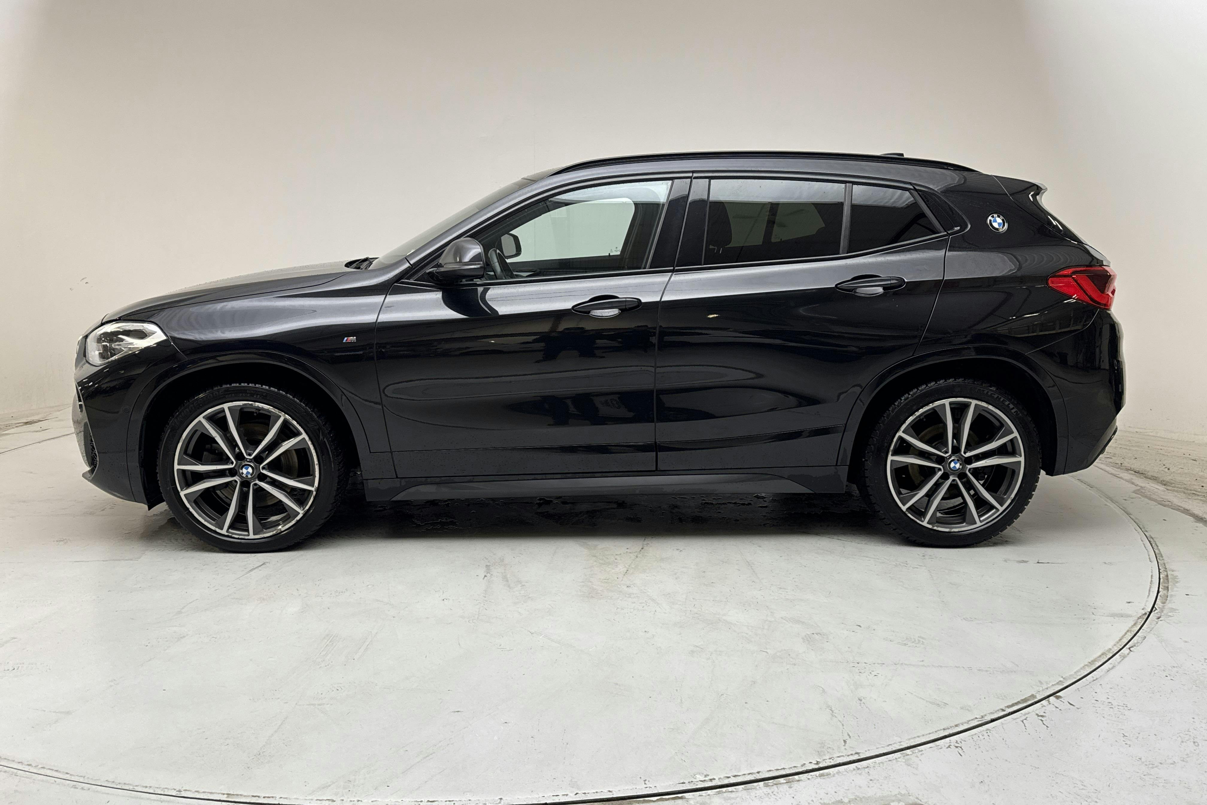 Zdjęcie prezentacyjne 2 z 18: BMW X2 xDrive20d, F39 (190hk) - 180 980 km - Automatyczna - czarny - 2018