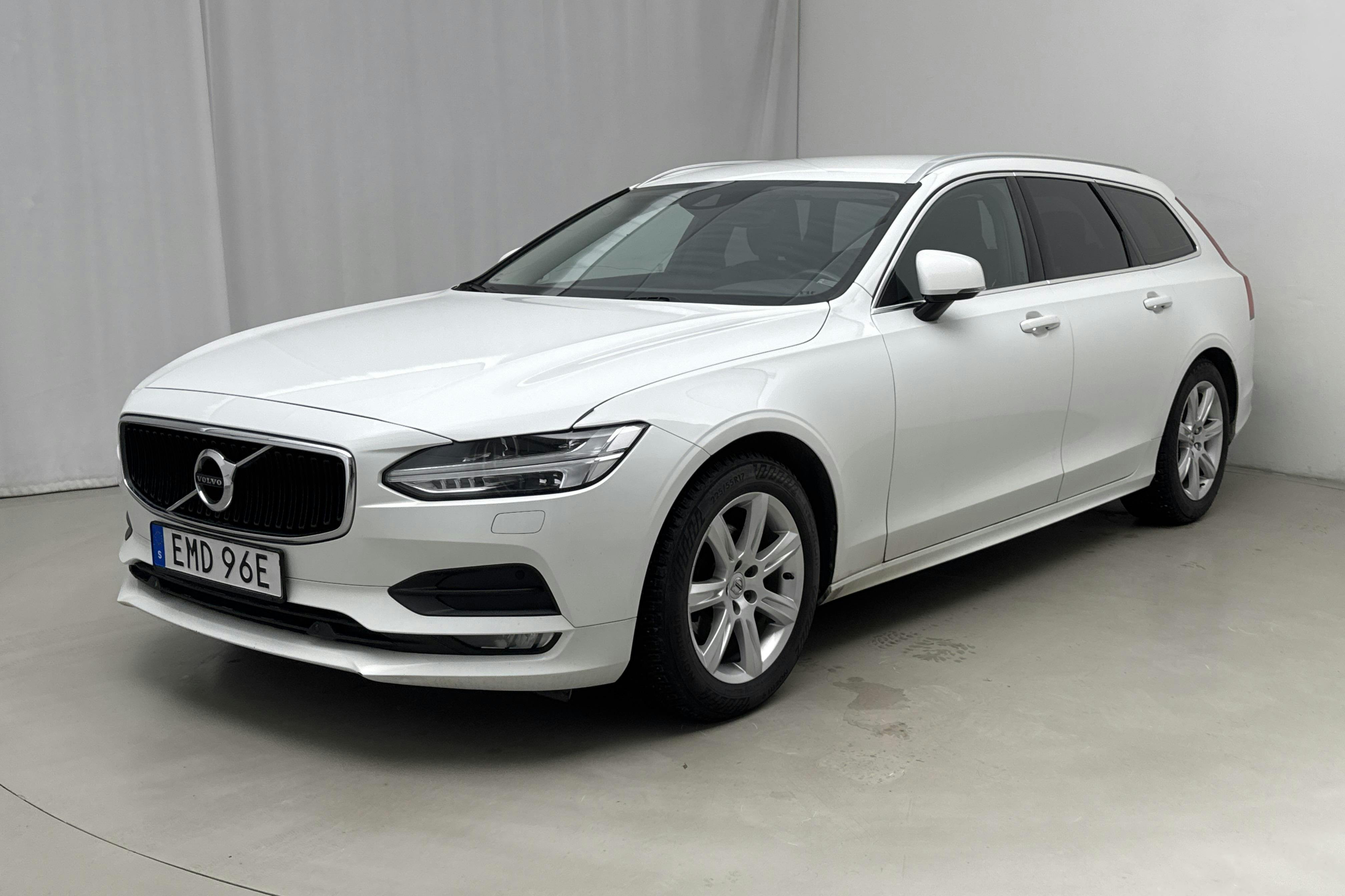 Presentationsfoto 1 av 14: Volvo V90 D4 AWD (190hk) - 19 849 mil - Automat - vit - 2020