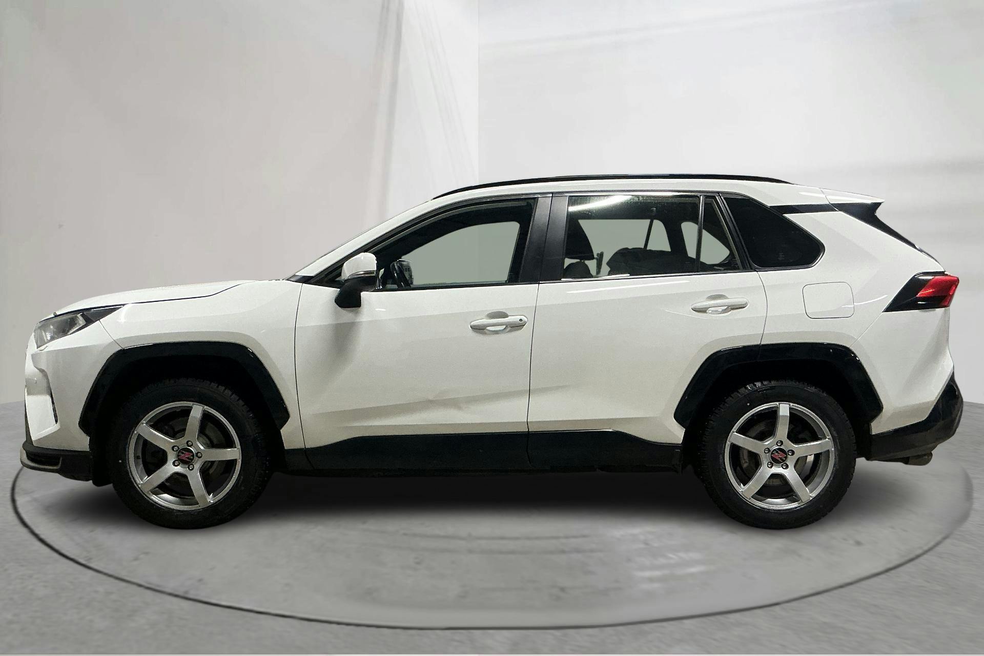 Presentationsfoto 2 av 17: Toyota RAV4 2.5 Plug-in Hybrid AWDi (306hk) - 36 027 mil - Automat - vit - 2021