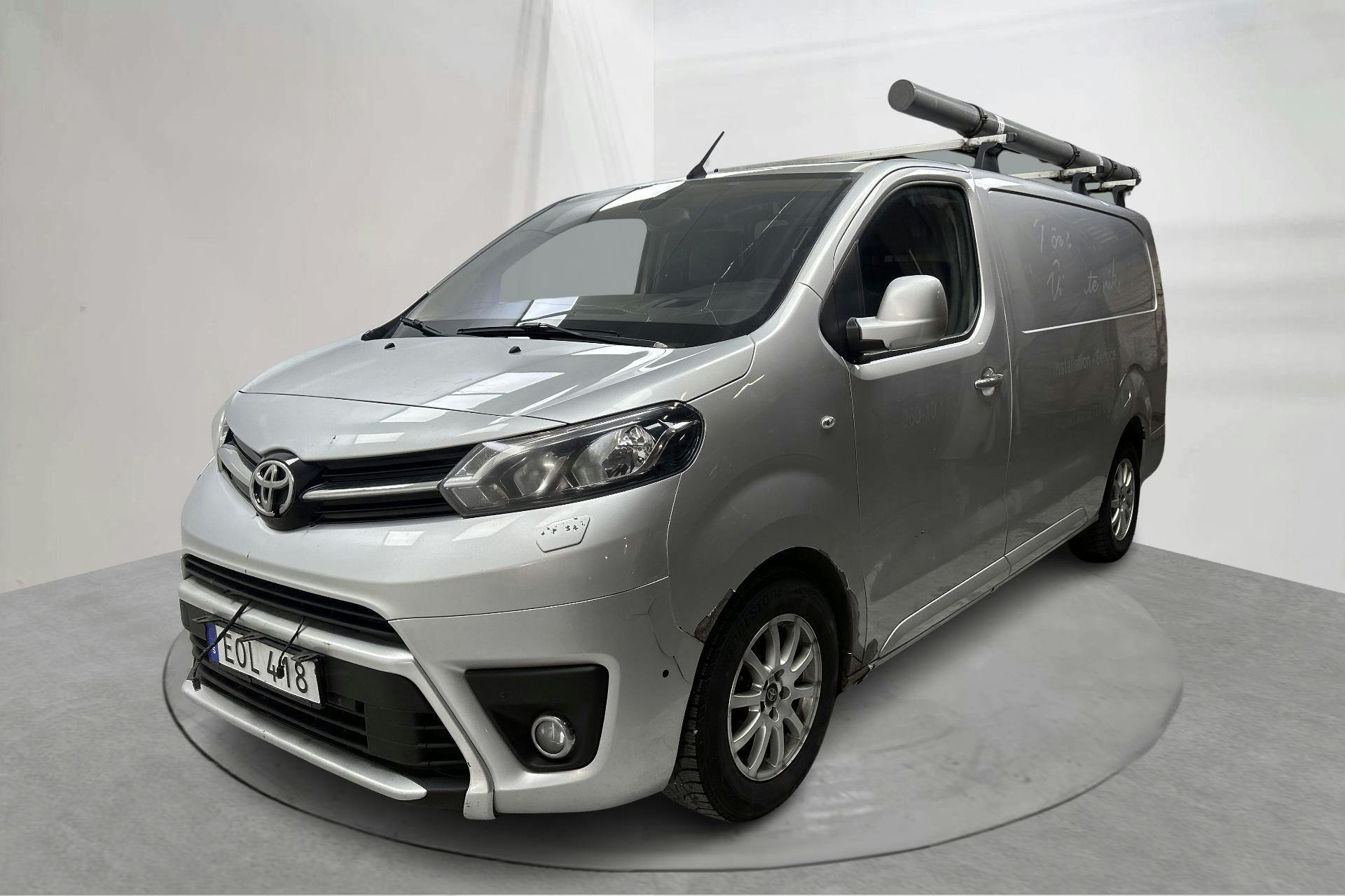 Presentationsfoto 1 av 18: Toyota PROACE 2.0D (120hk) - 33 072 mil - Manuell - silver - 2017