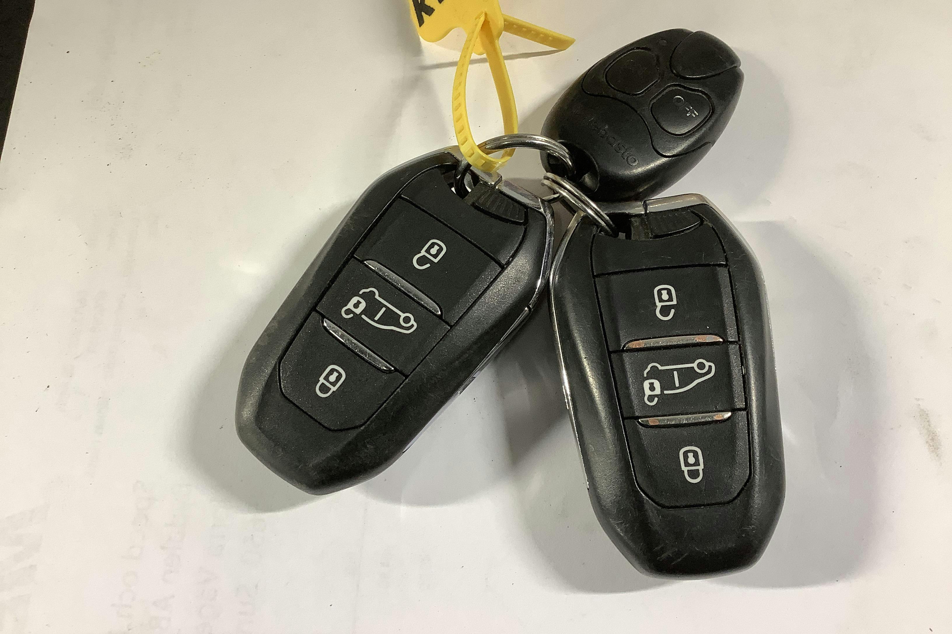 Presentationsfoto 18 av 18: Toyota PROACE 2.0D (120hk) - 33 072 mil - Manuell - silver - 2017