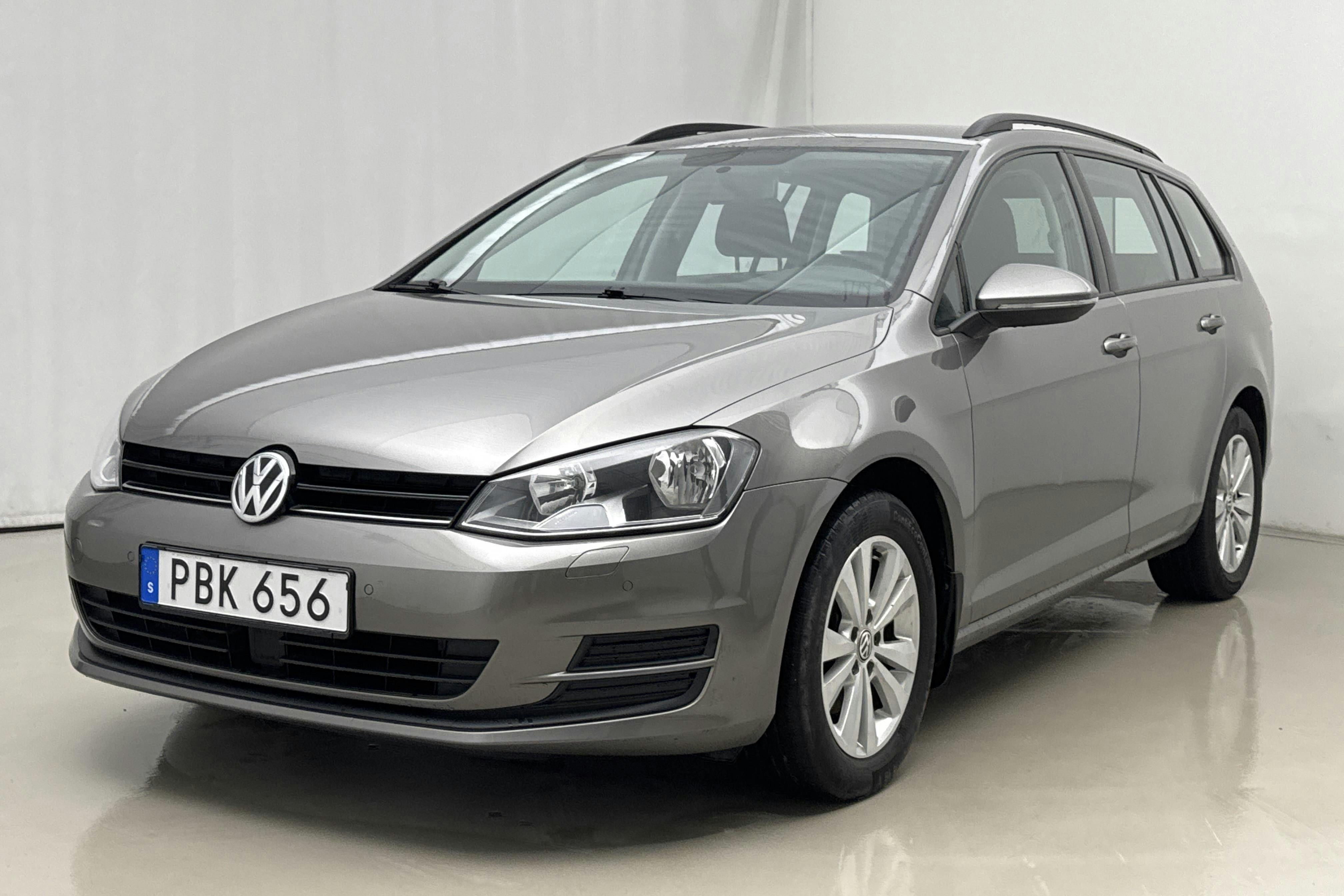 Präsentationsfoto 1 von 17: VW Golf VII 1.2 TSI Sportscombi (110hk) - 108 280 Kilometer - Verkaufsautomat - grau - 2017